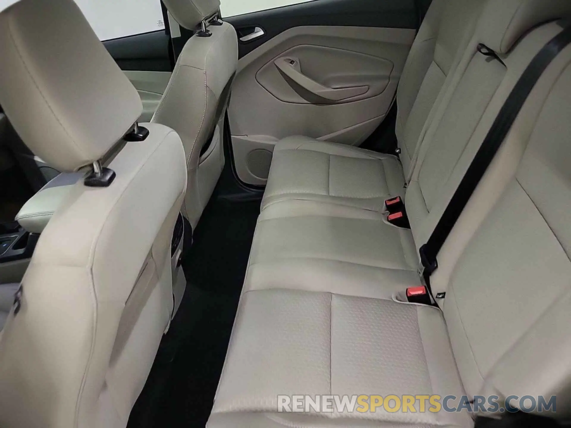 6 Photograph of a damaged car 1FMCU9GDXKUB27277 FORD ESCAPE 2019