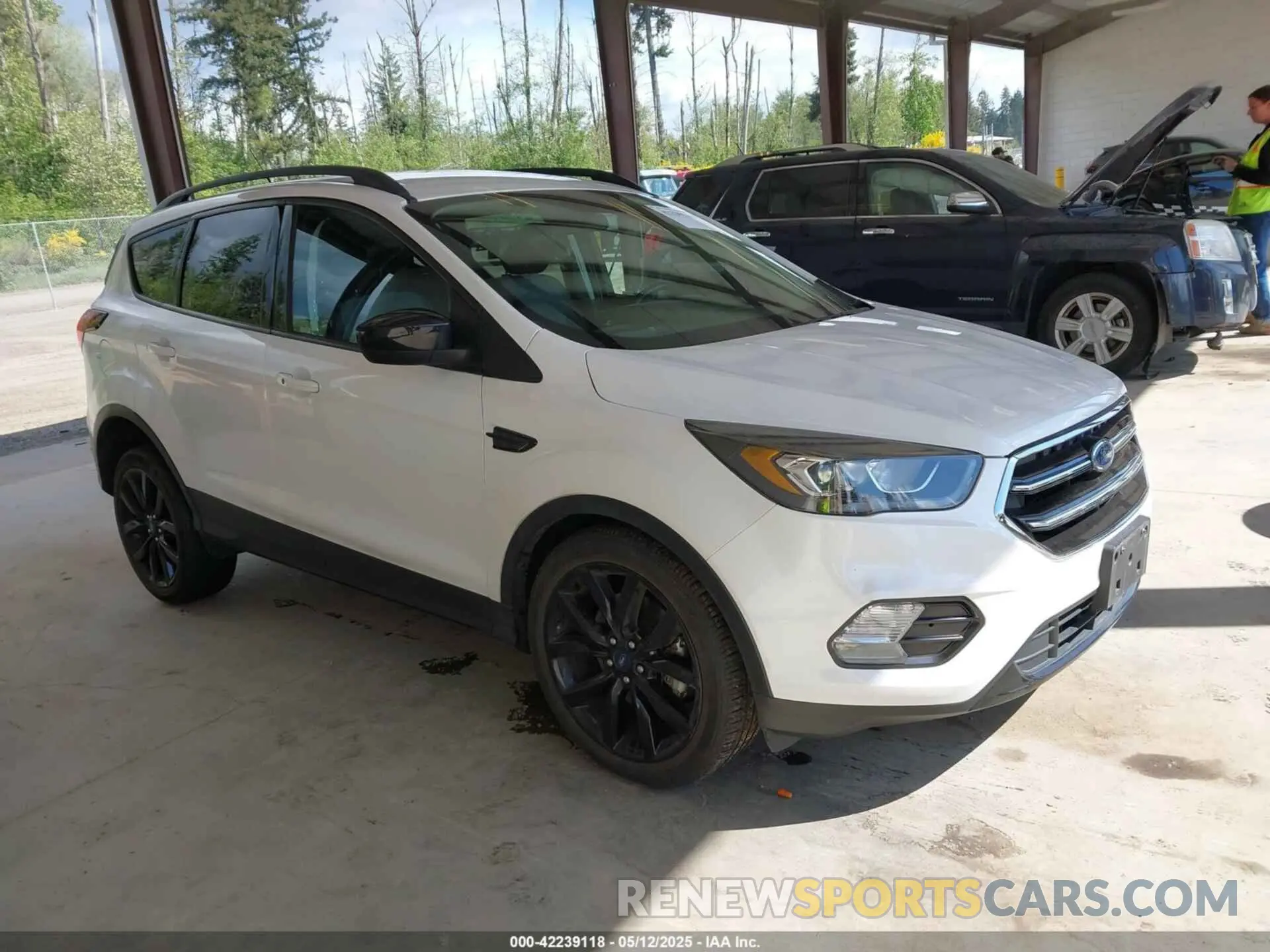 1 Photograph of a damaged car 1FMCU9GDXKUB63437 FORD ESCAPE 2019