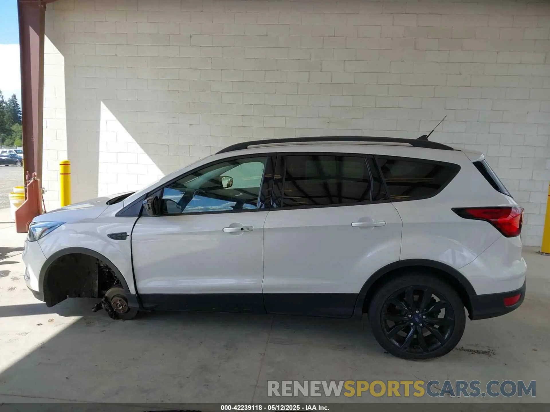 14 Photograph of a damaged car 1FMCU9GDXKUB63437 FORD ESCAPE 2019