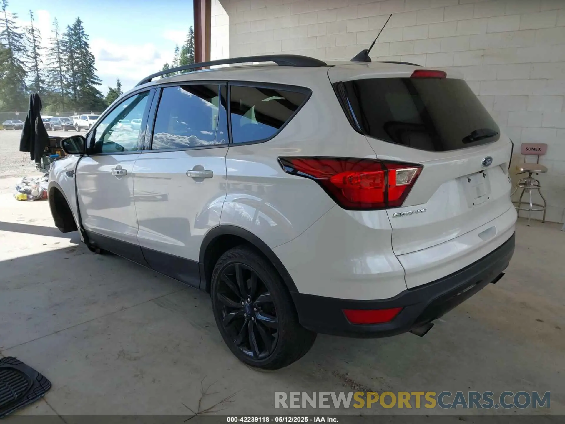 3 Photograph of a damaged car 1FMCU9GDXKUB63437 FORD ESCAPE 2019