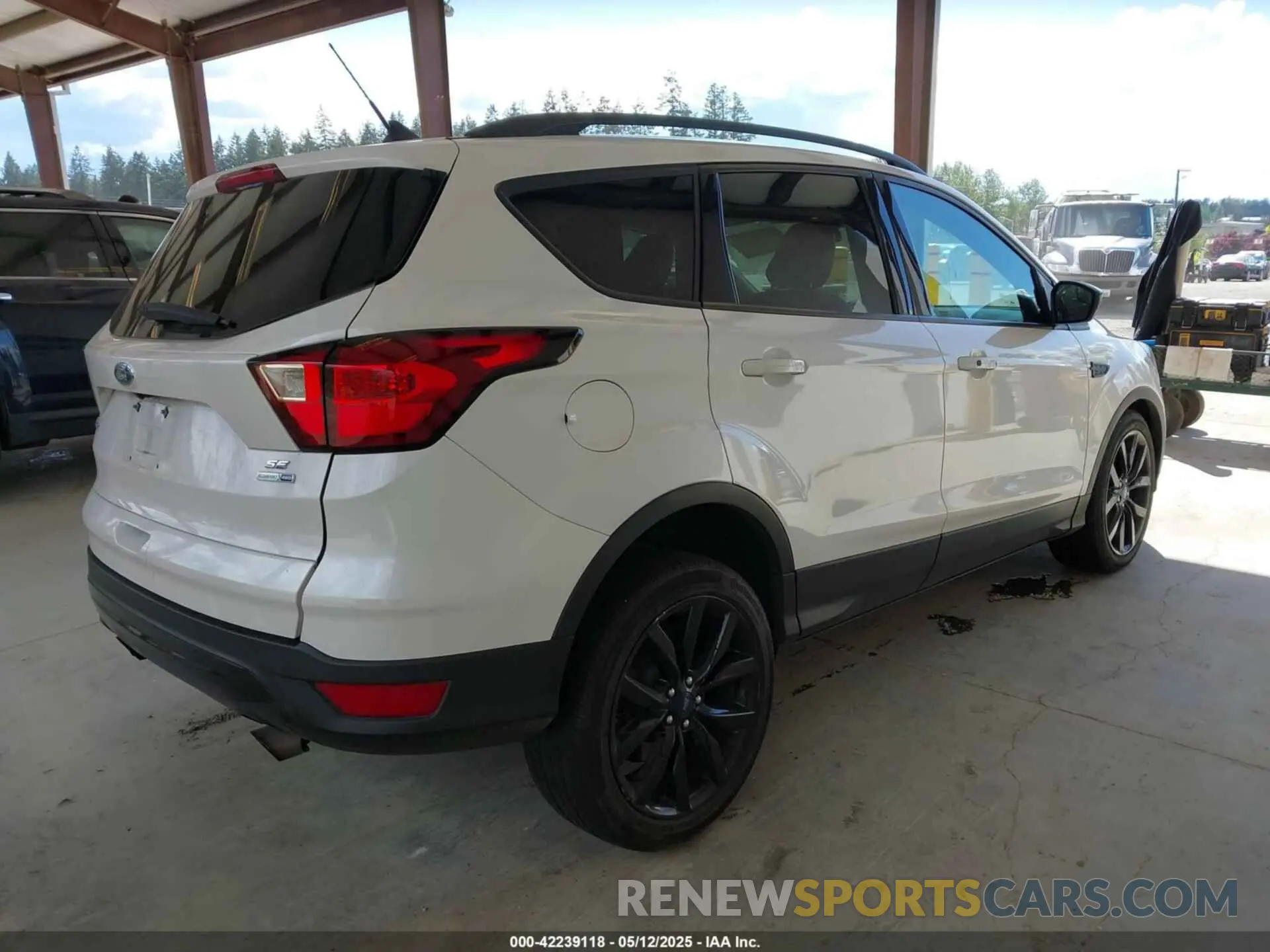 4 Photograph of a damaged car 1FMCU9GDXKUB63437 FORD ESCAPE 2019