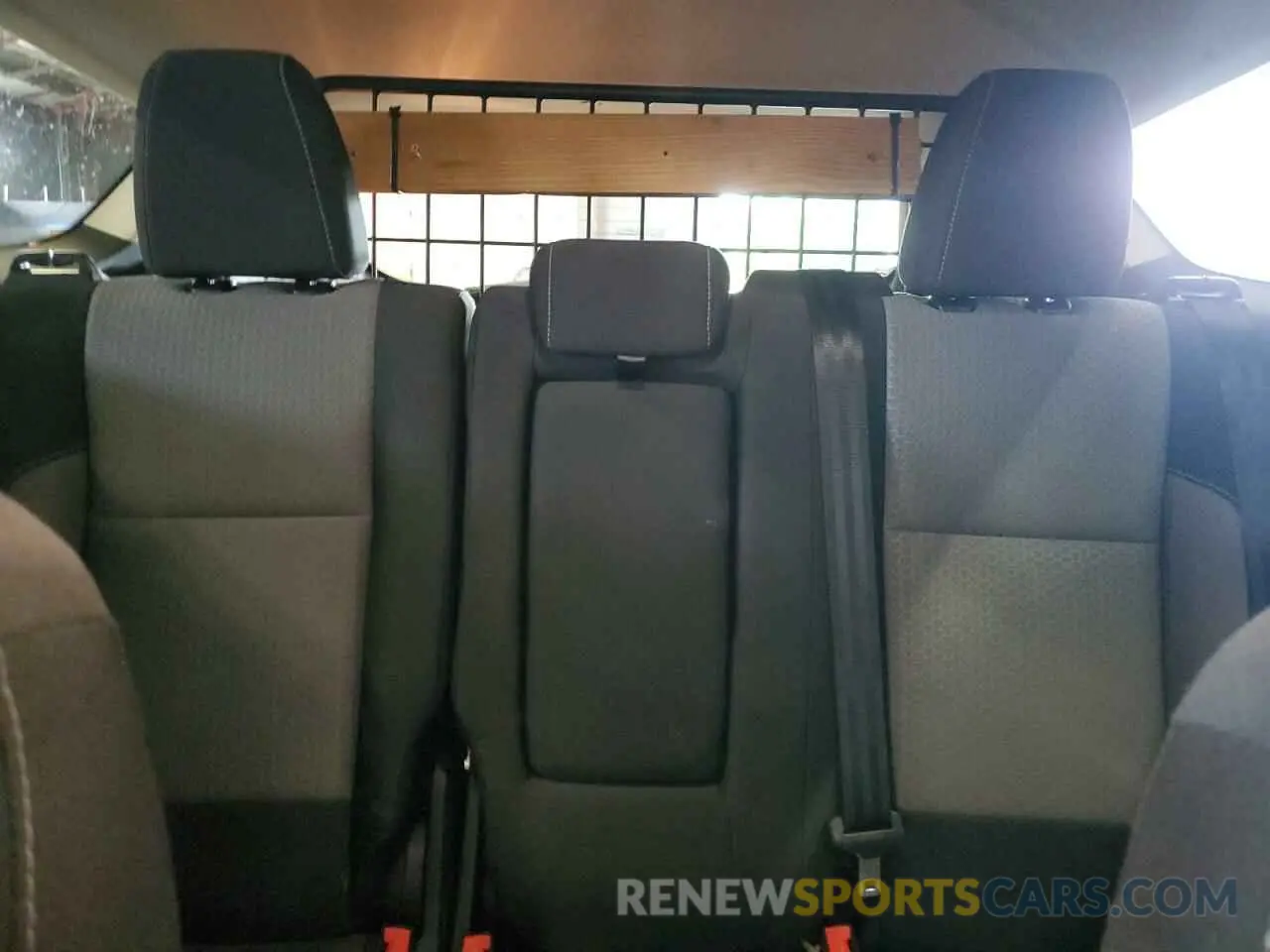 10 Photograph of a damaged car 1FMCU9GDXKUB65575 FORD ESCAPE 2019