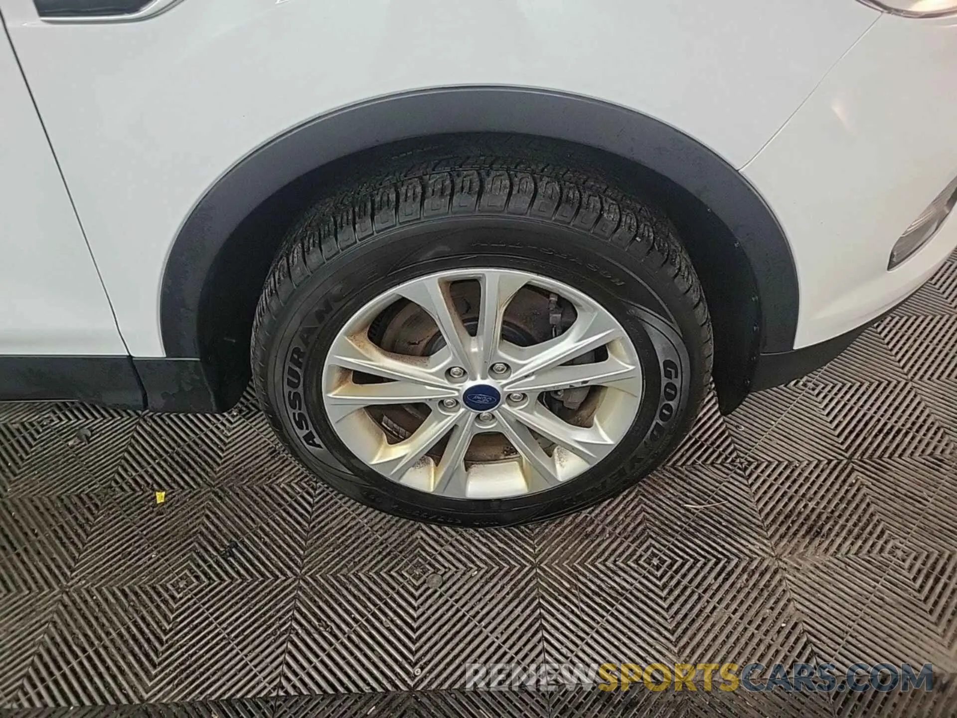 35 Photograph of a damaged car 1FMCU9GDXKUB65656 FORD ESCAPE 2019