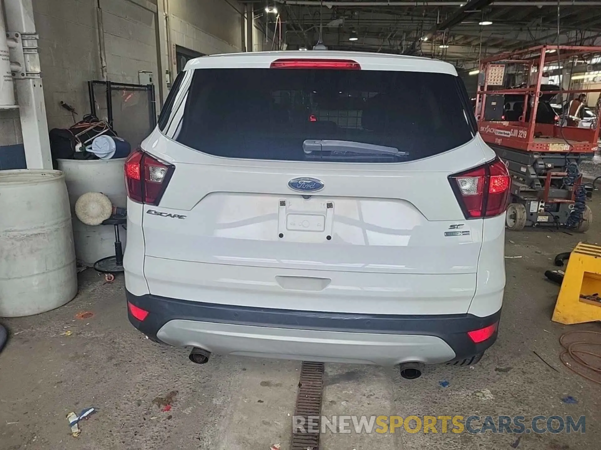 5 Photograph of a damaged car 1FMCU9GDXKUB65656 FORD ESCAPE 2019