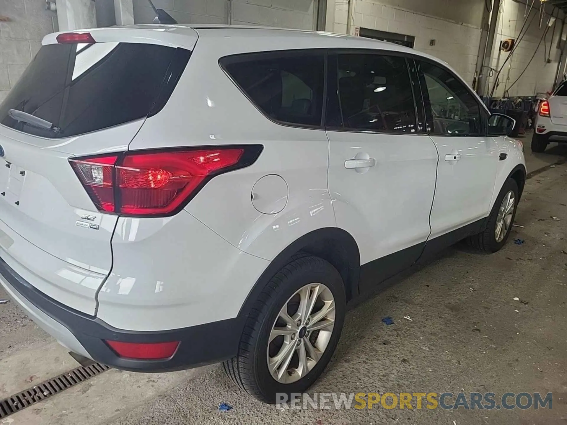 8 Photograph of a damaged car 1FMCU9GDXKUB65656 FORD ESCAPE 2019