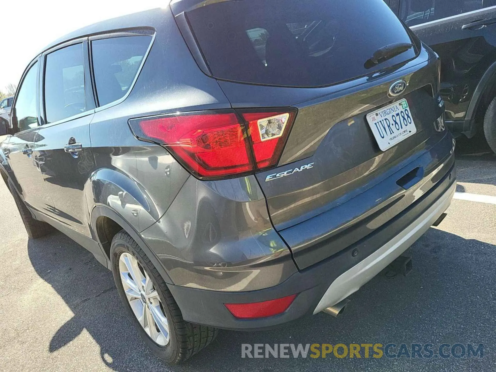 19 Photograph of a damaged car 1FMCU9GDXKUB75412 FORD ESCAPE 2019