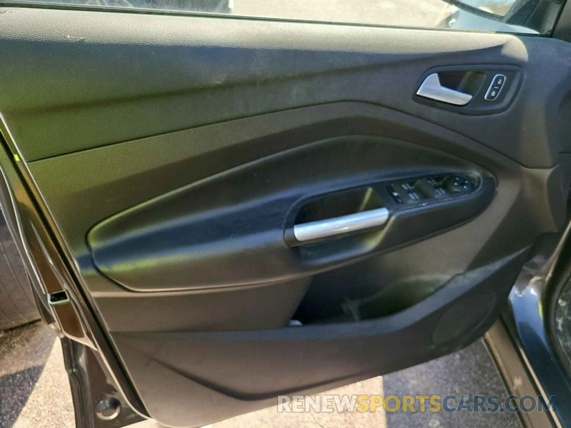 20 Photograph of a damaged car 1FMCU9GDXKUB75412 FORD ESCAPE 2019
