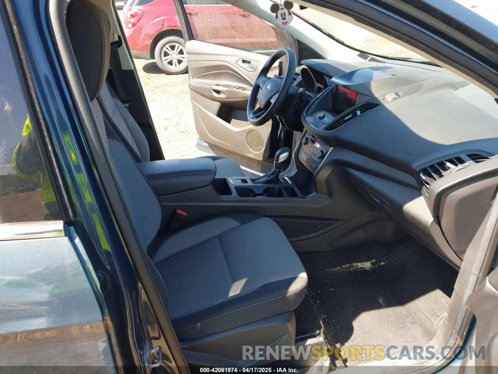 5 Photograph of a damaged car 1FMCU9GDXKUC06609 FORD ESCAPE 2019