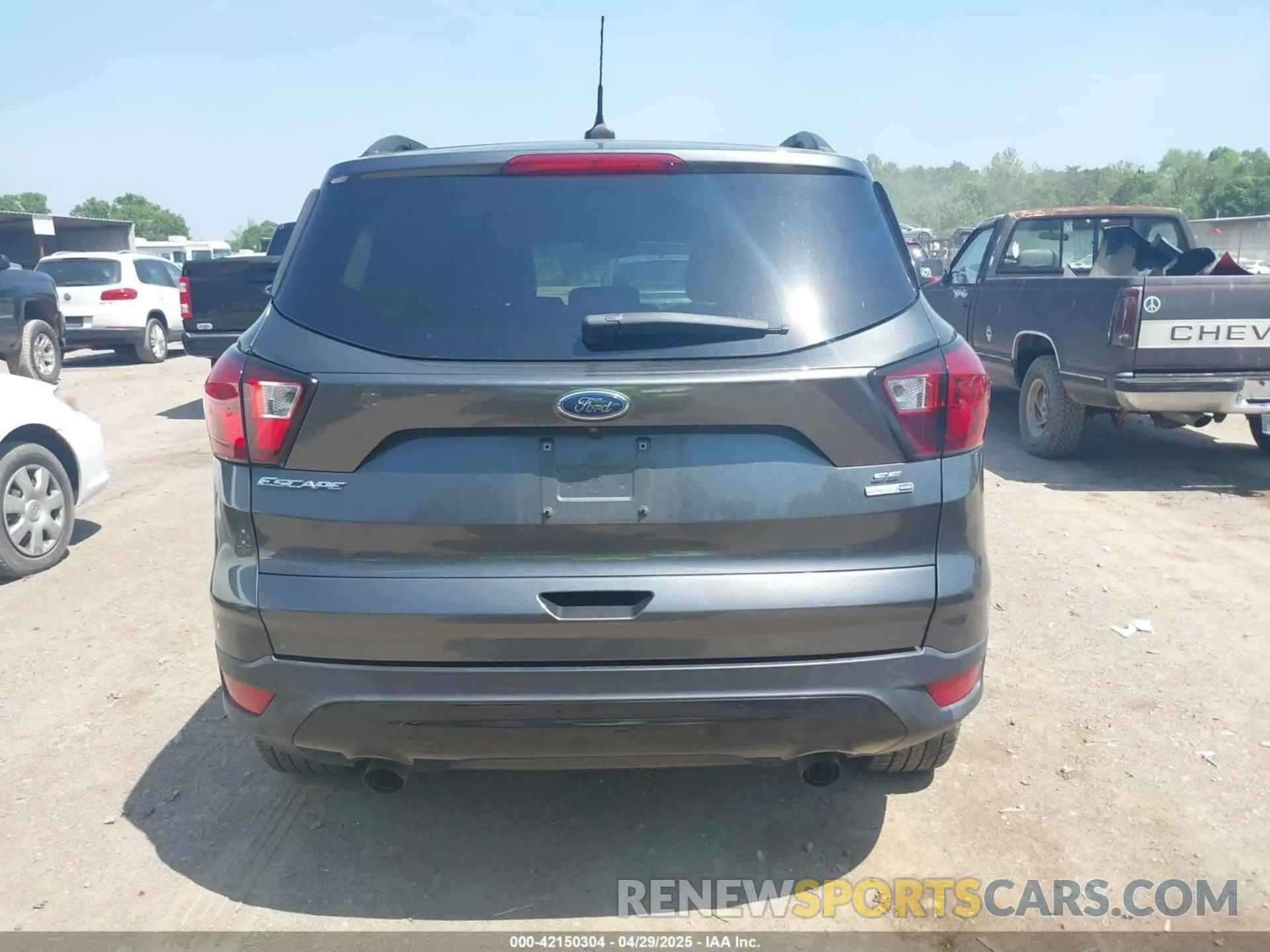 16 Photograph of a damaged car 1FMCU9GDXKUC19327 FORD ESCAPE 2019
