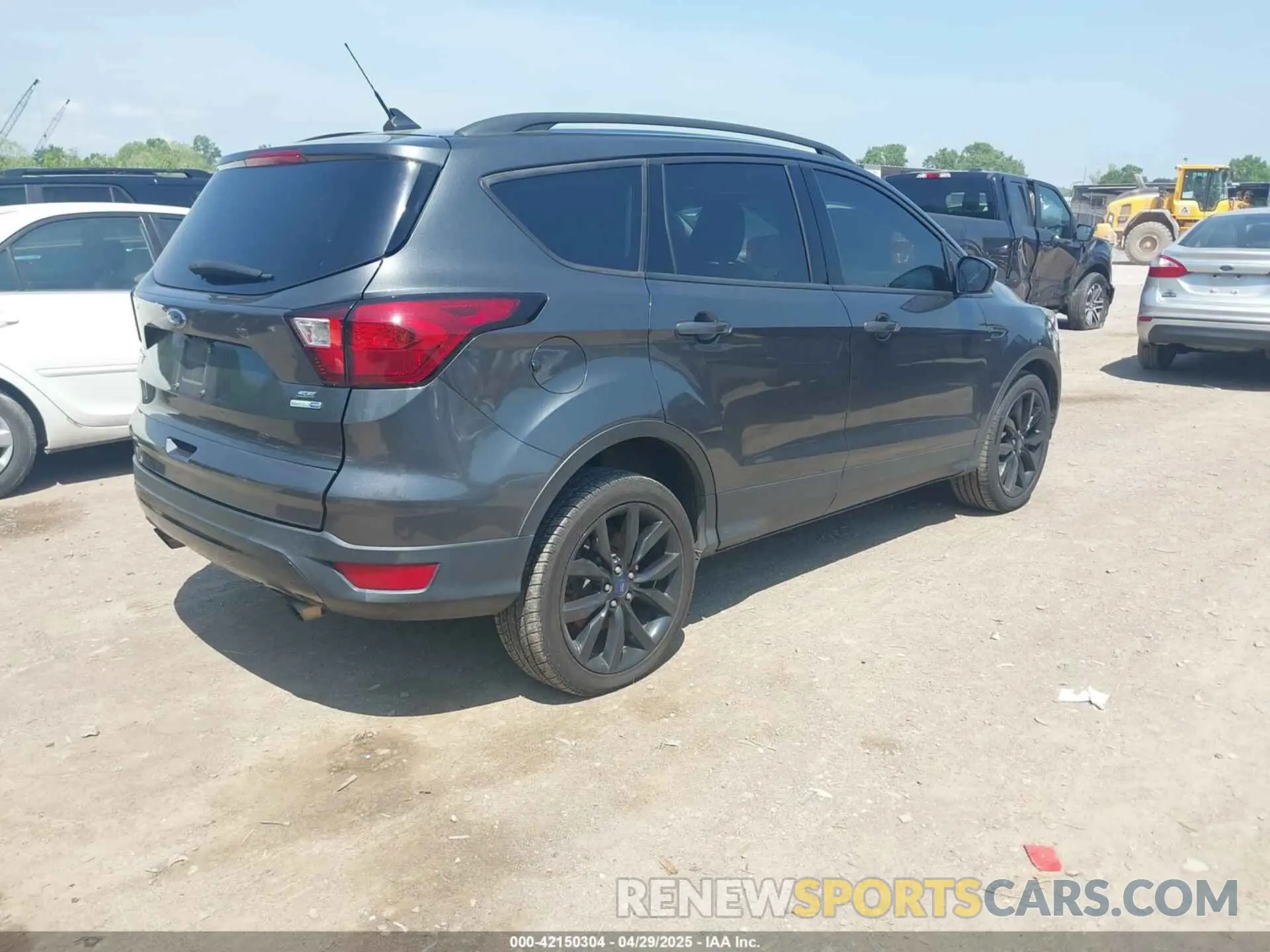 4 Photograph of a damaged car 1FMCU9GDXKUC19327 FORD ESCAPE 2019