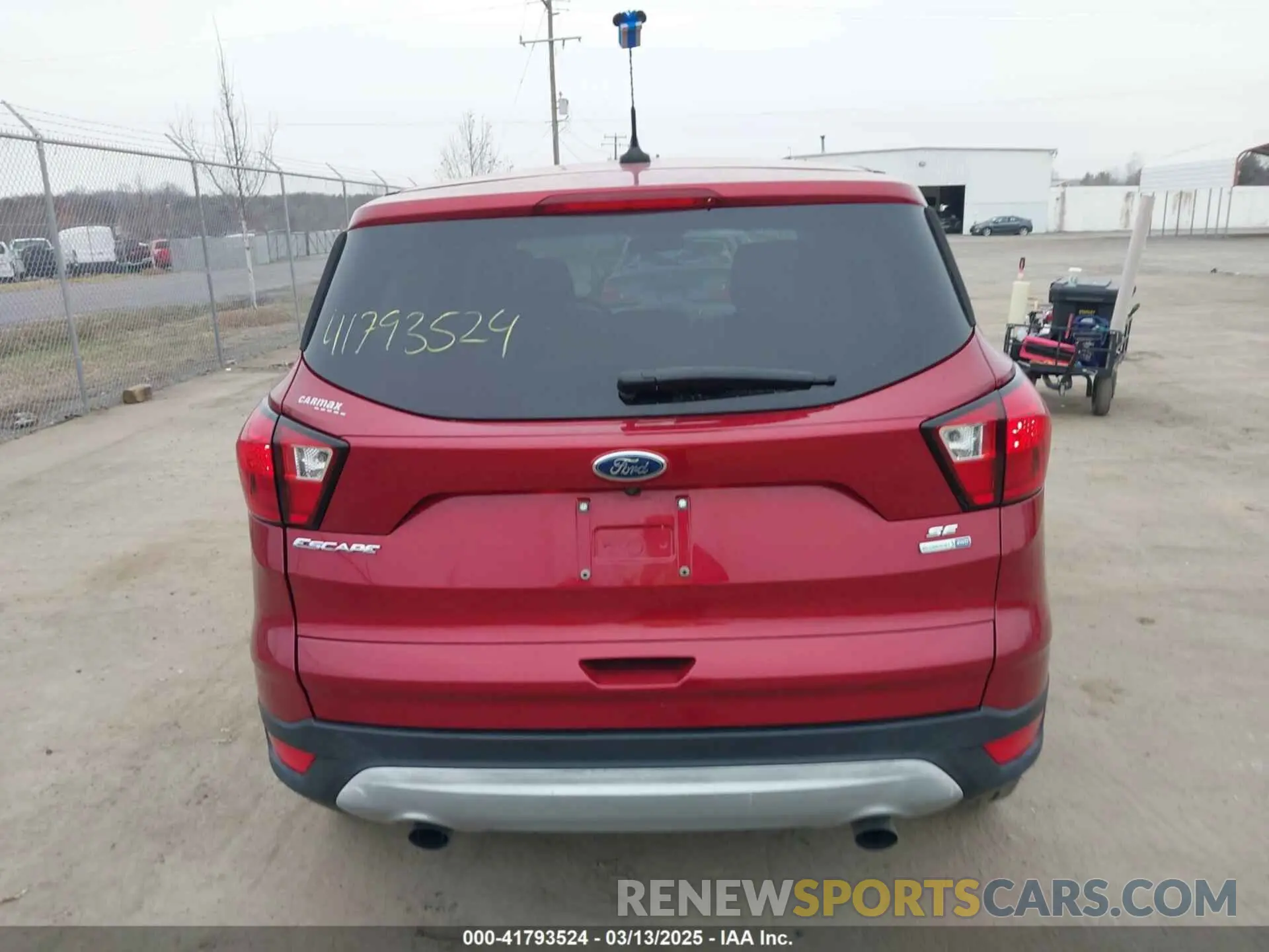 16 Photograph of a damaged car 1FMCU9GDXKUC35625 FORD ESCAPE 2019