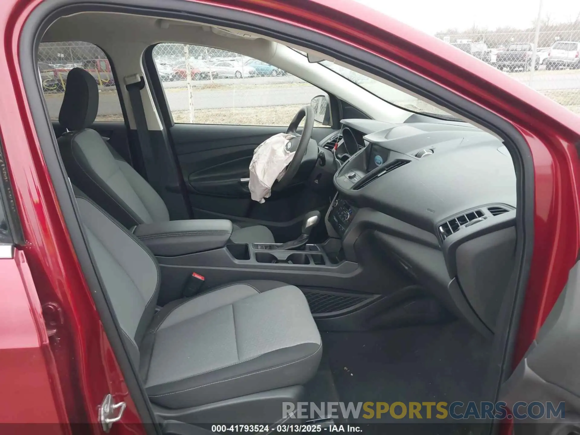 5 Photograph of a damaged car 1FMCU9GDXKUC35625 FORD ESCAPE 2019