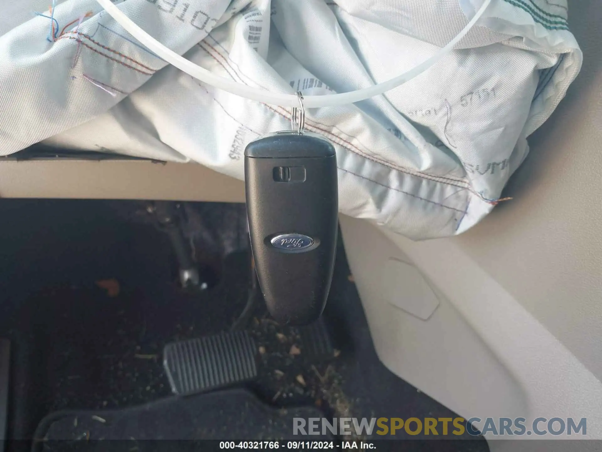 11 Photograph of a damaged car 1FMCU9GDXKUC36208 FORD ESCAPE 2019