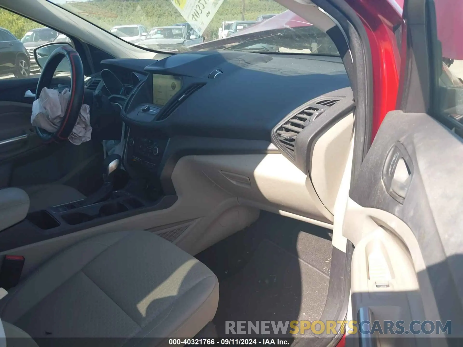 5 Photograph of a damaged car 1FMCU9GDXKUC36208 FORD ESCAPE 2019