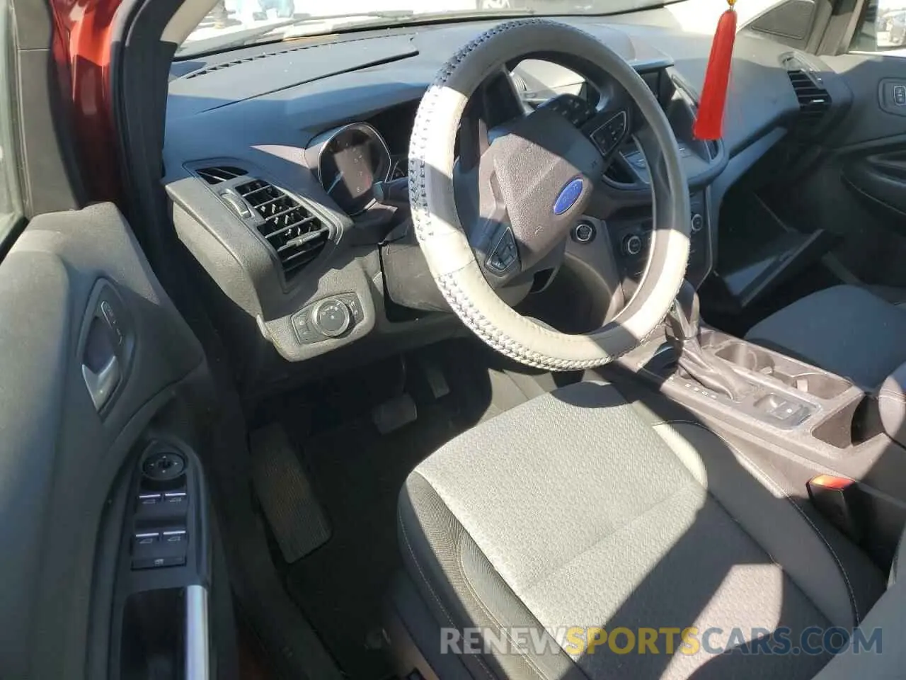 8 Photograph of a damaged car 1FMCU9GDXKUC51162 FORD ESCAPE 2019