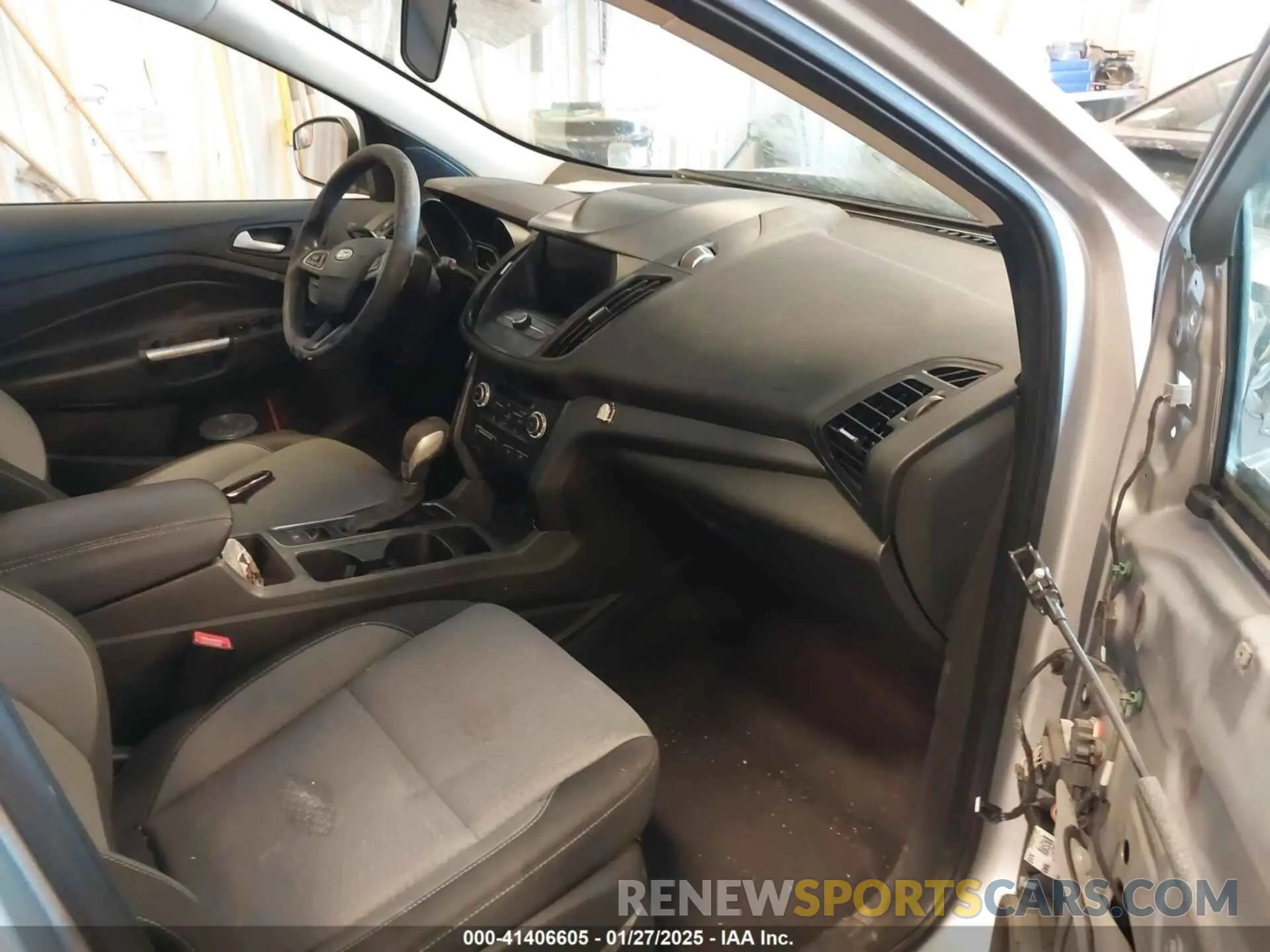 5 Photograph of a damaged car 1FMCU9GDXKUC57012 FORD ESCAPE 2019