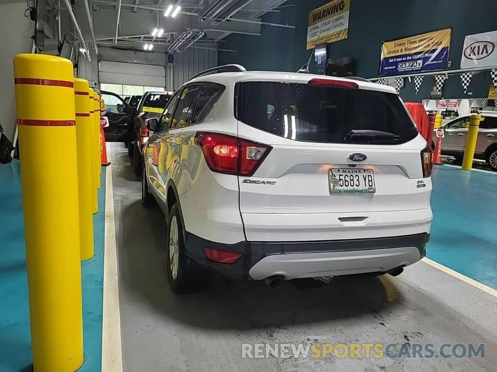 15 Photograph of a damaged car 1FMCU9HD0KUA48764 FORD ESCAPE 2019
