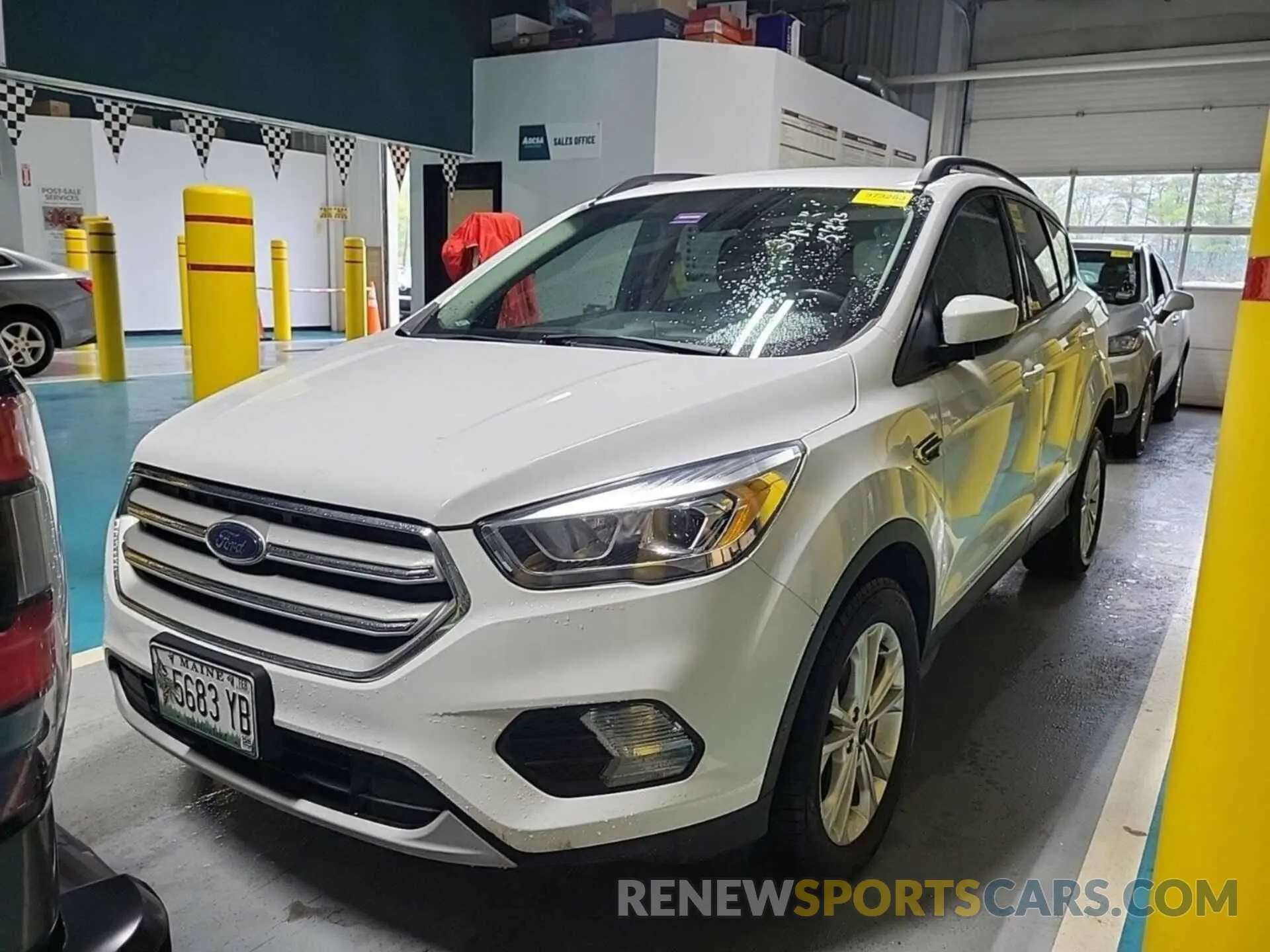 8 Photograph of a damaged car 1FMCU9HD0KUA48764 FORD ESCAPE 2019
