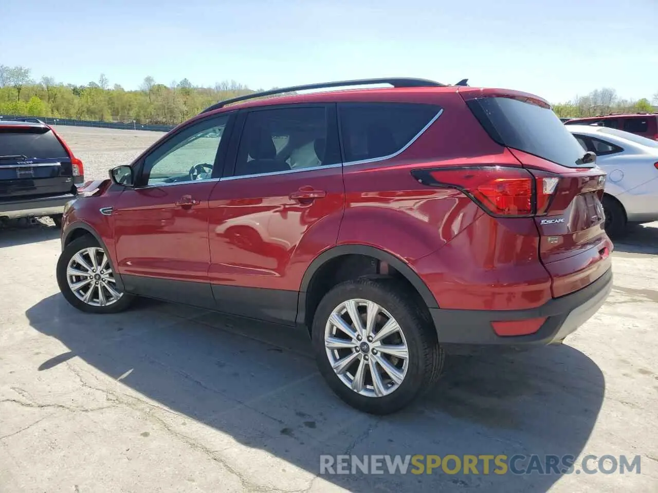 2 Photograph of a damaged car 1FMCU9HD0KUB43745 FORD ESCAPE 2019