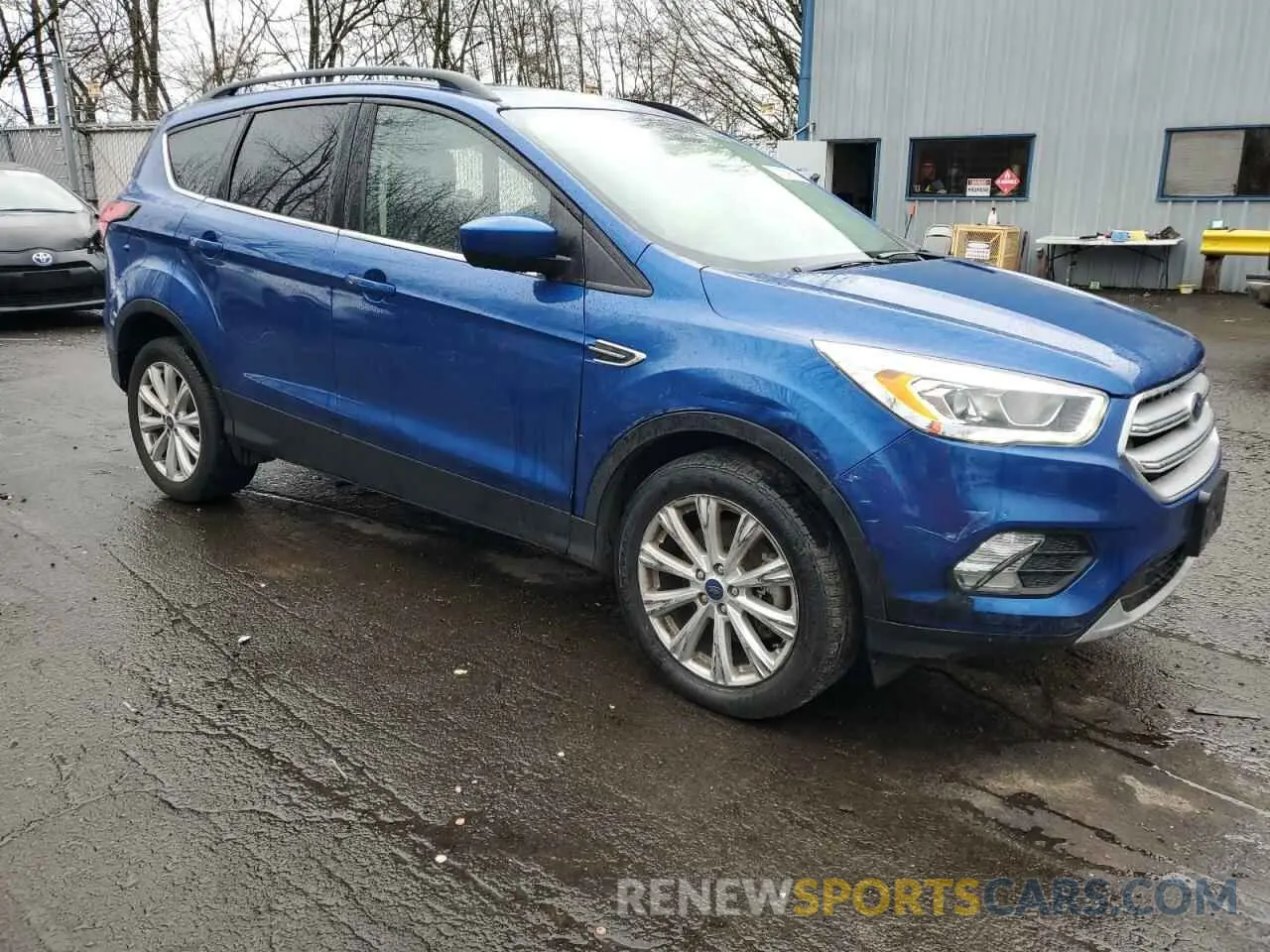 4 Photograph of a damaged car 1FMCU9HD0KUB52929 FORD ESCAPE 2019
