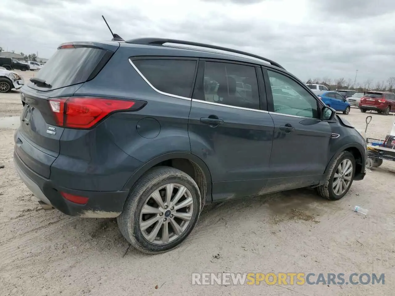 3 Photograph of a damaged car 1FMCU9HD1KUA09004 FORD ESCAPE 2019