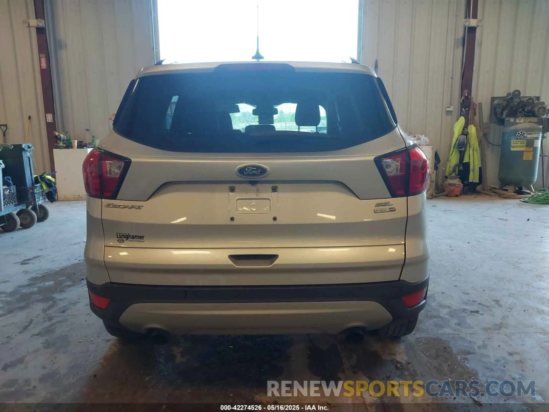 17 Photograph of a damaged car 1FMCU9HD1KUA52418 FORD ESCAPE 2019