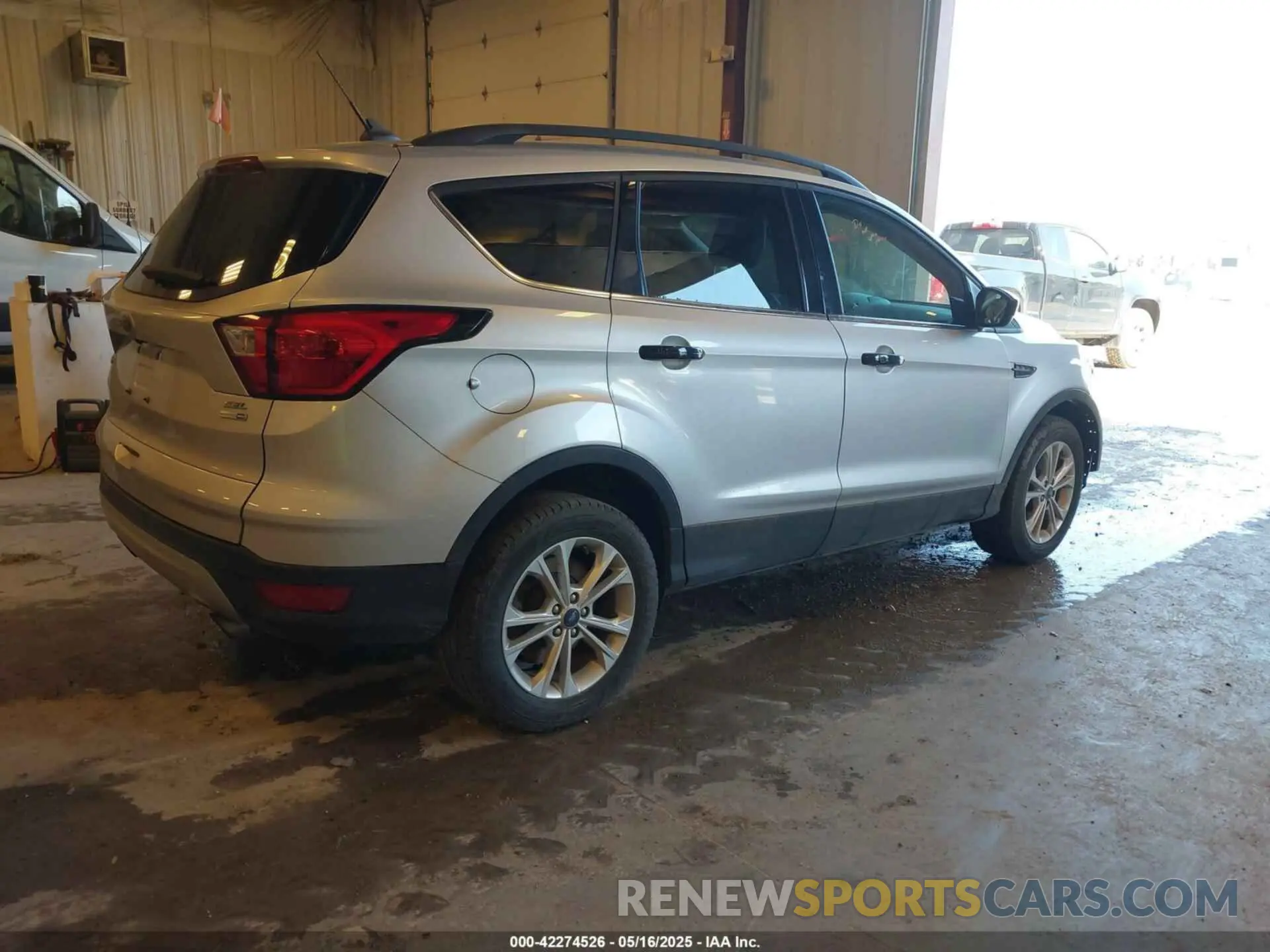 4 Photograph of a damaged car 1FMCU9HD1KUA52418 FORD ESCAPE 2019
