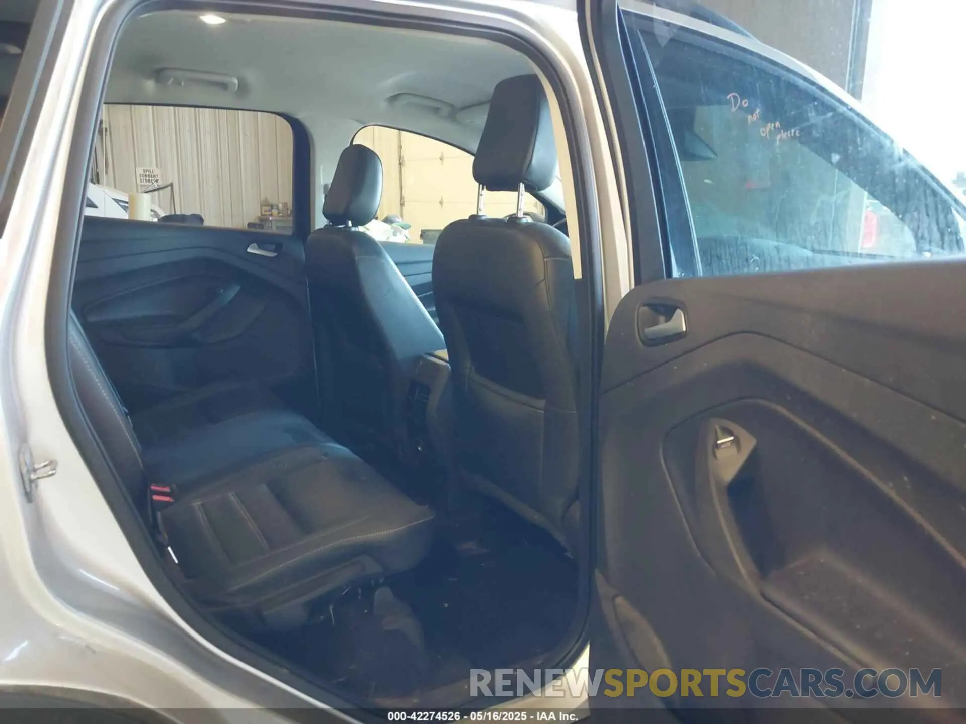 8 Photograph of a damaged car 1FMCU9HD1KUA52418 FORD ESCAPE 2019