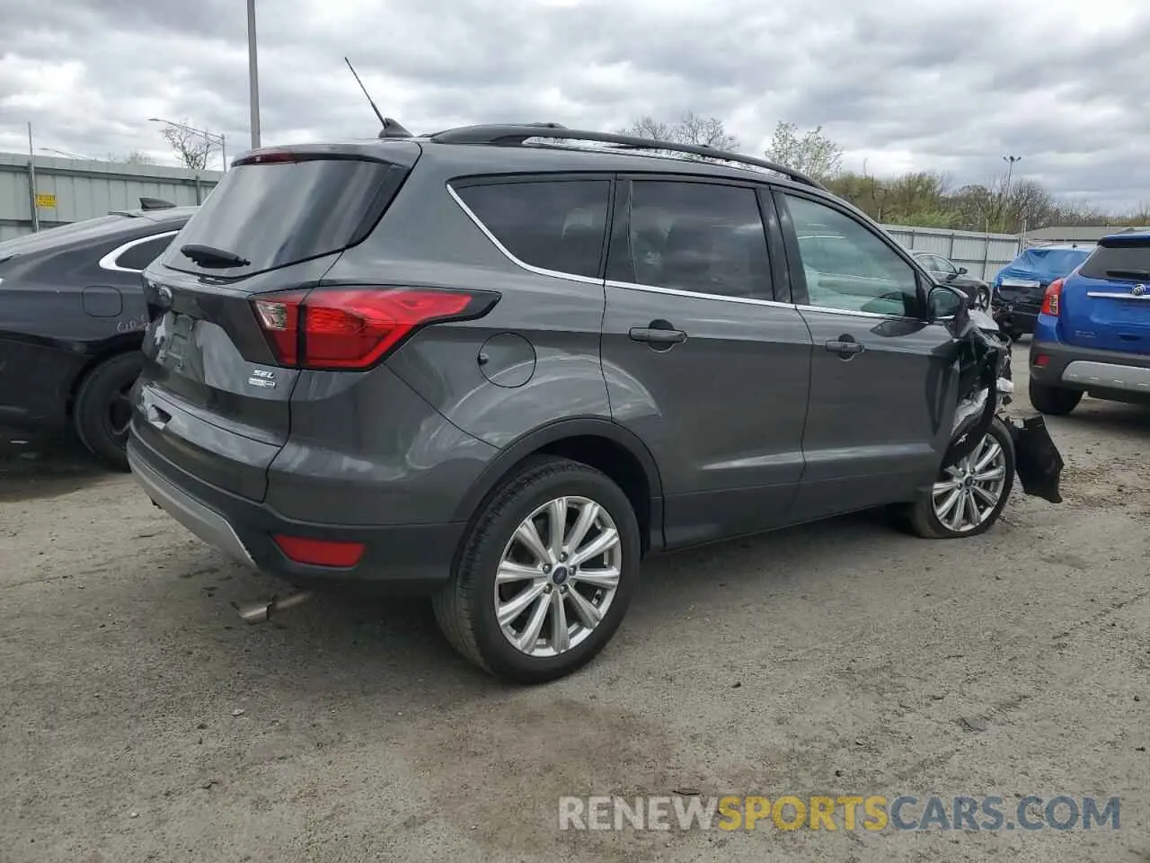 3 Photograph of a damaged car 1FMCU9HD1KUB18918 FORD ESCAPE 2019