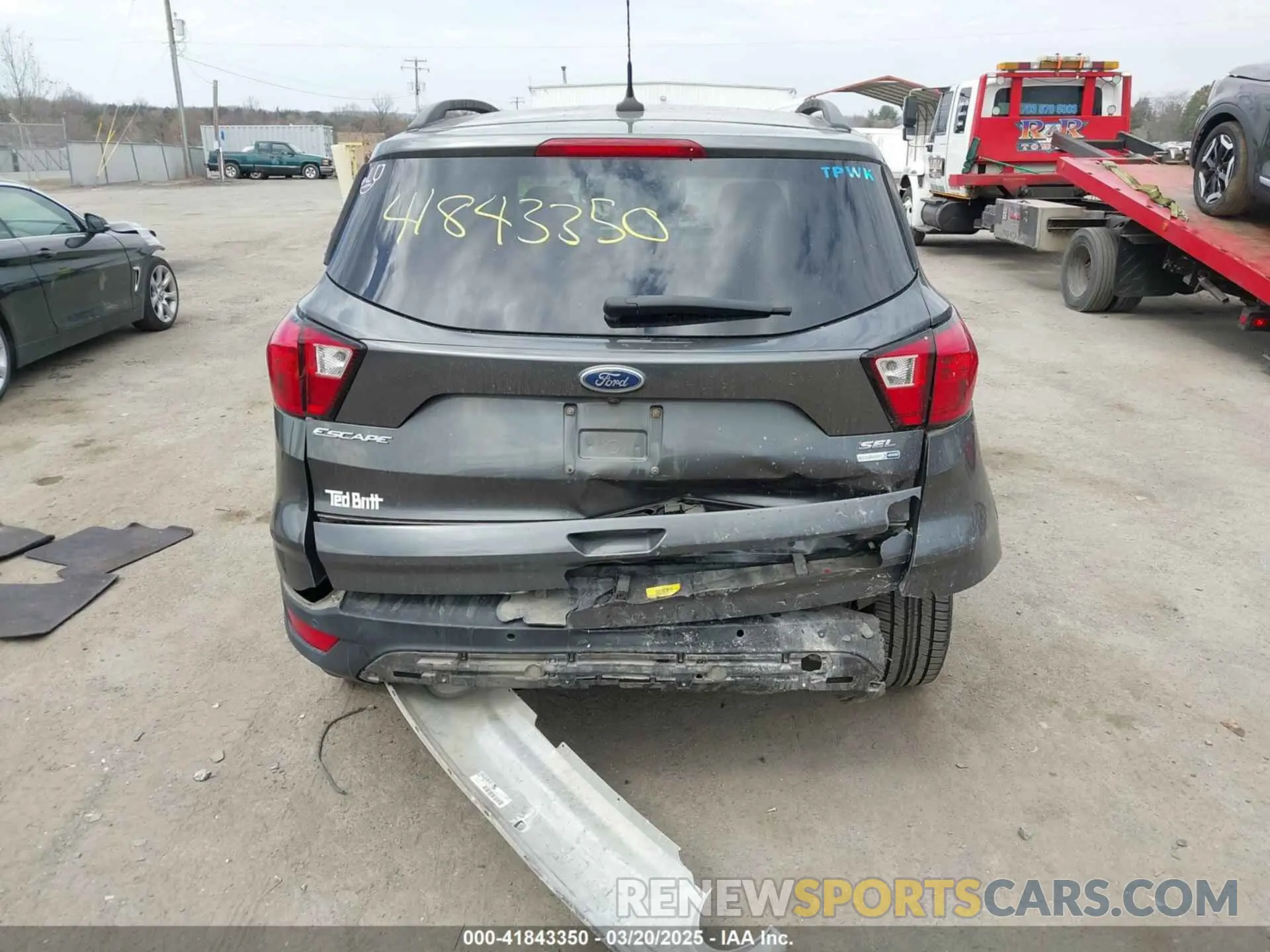 17 Photograph of a damaged car 1FMCU9HD1KUB75409 FORD ESCAPE 2019