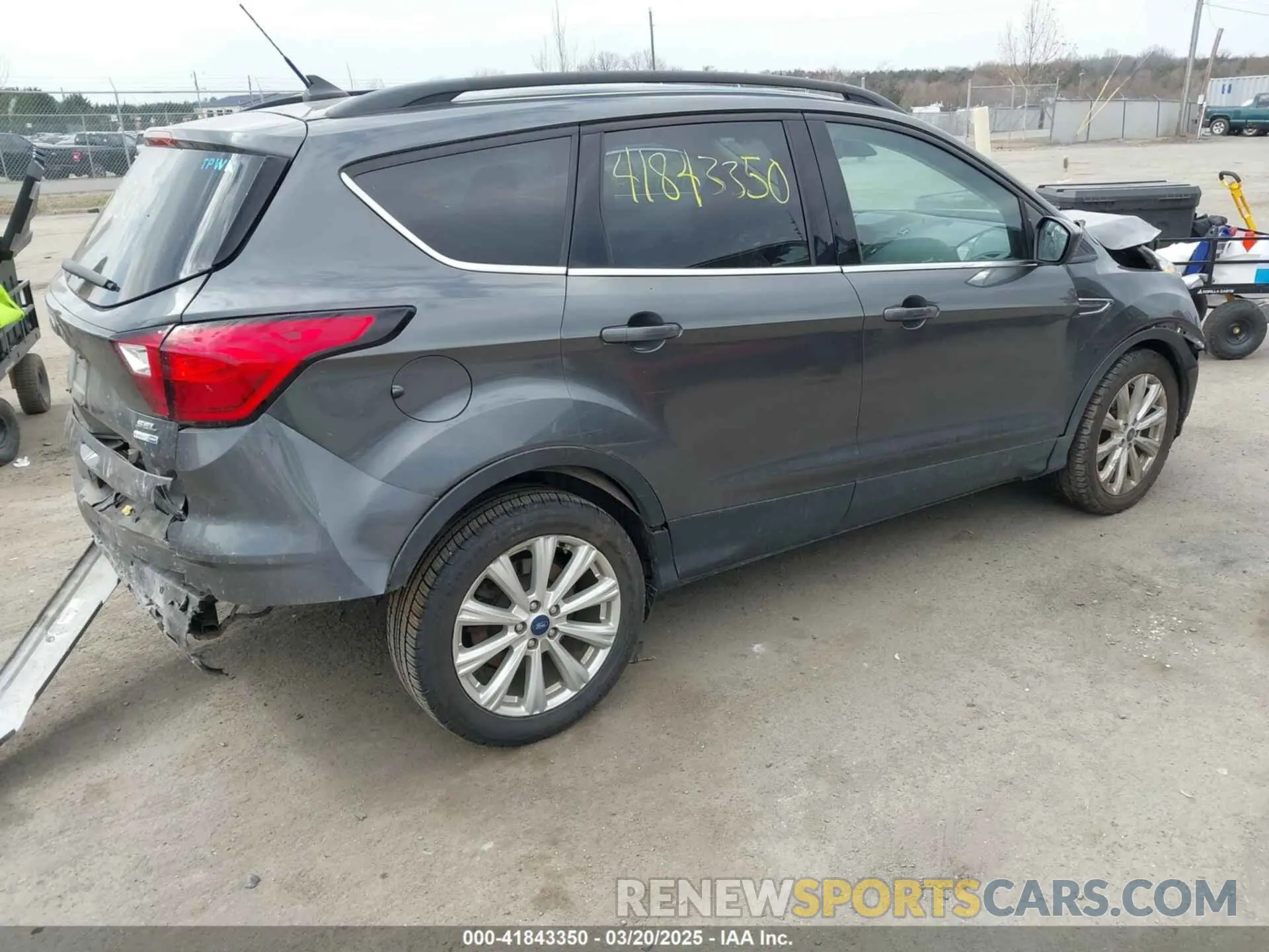 4 Photograph of a damaged car 1FMCU9HD1KUB75409 FORD ESCAPE 2019