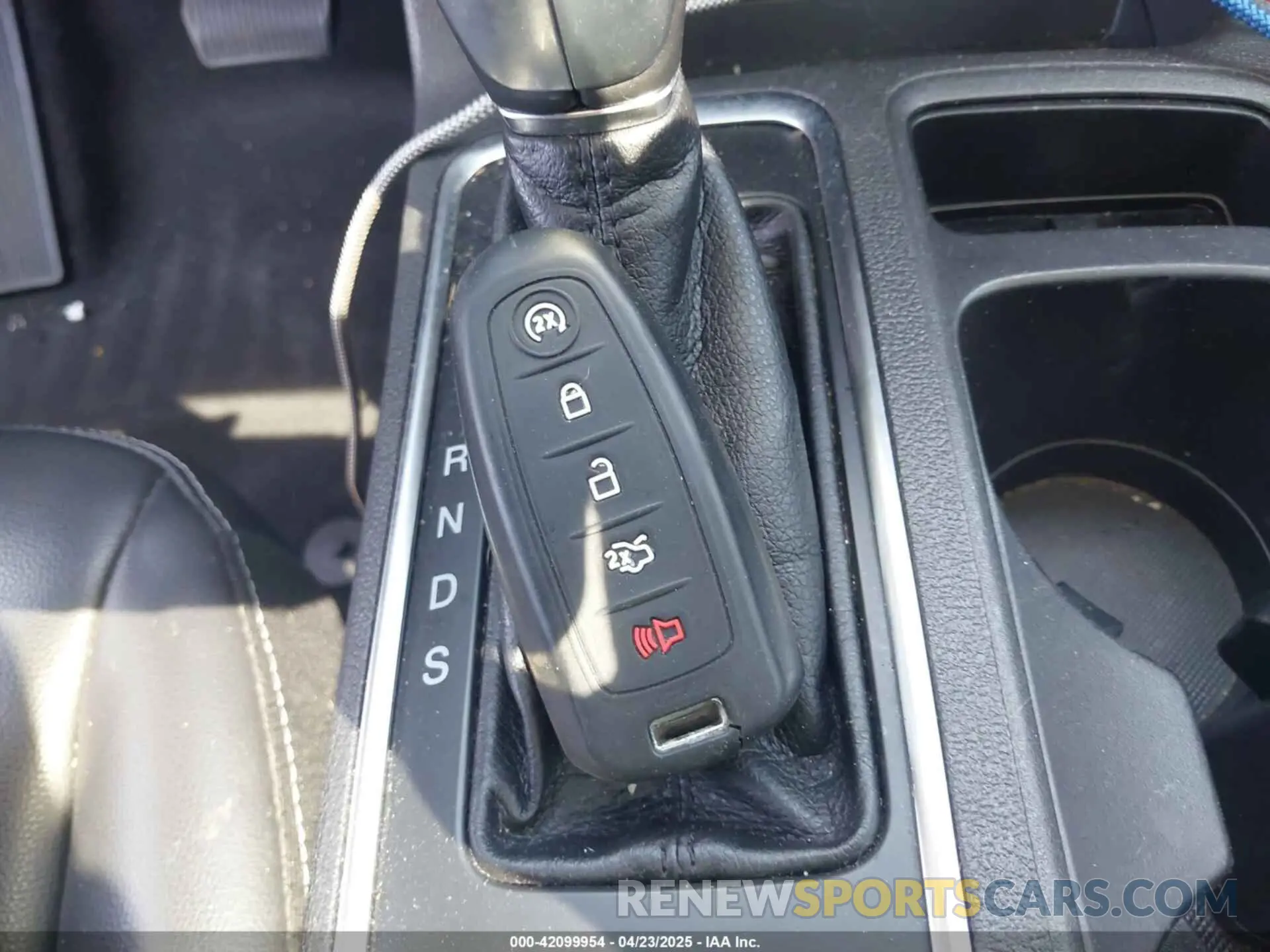 11 Photograph of a damaged car 1FMCU9HD1KUB92811 FORD ESCAPE 2019