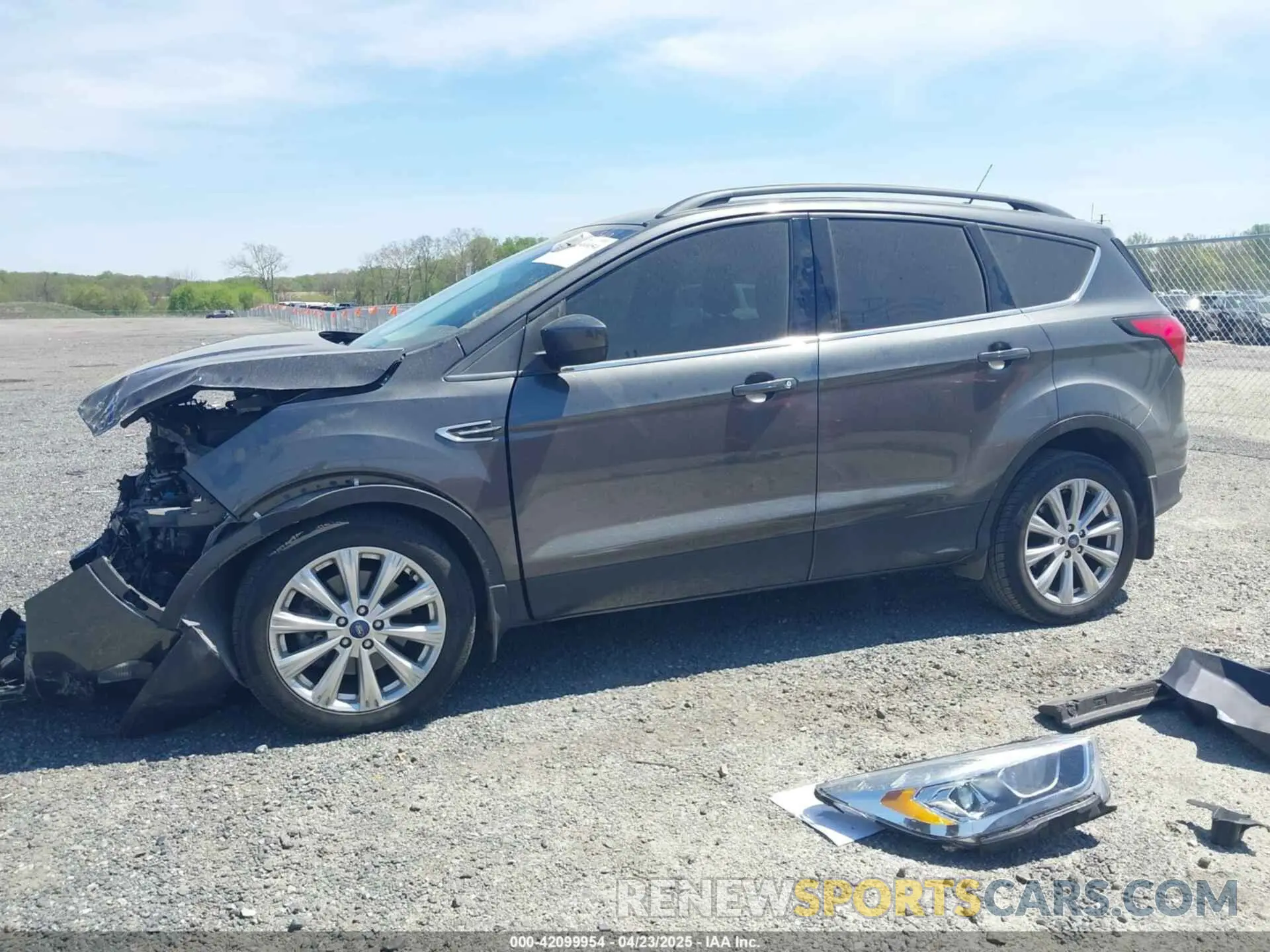 14 Photograph of a damaged car 1FMCU9HD1KUB92811 FORD ESCAPE 2019