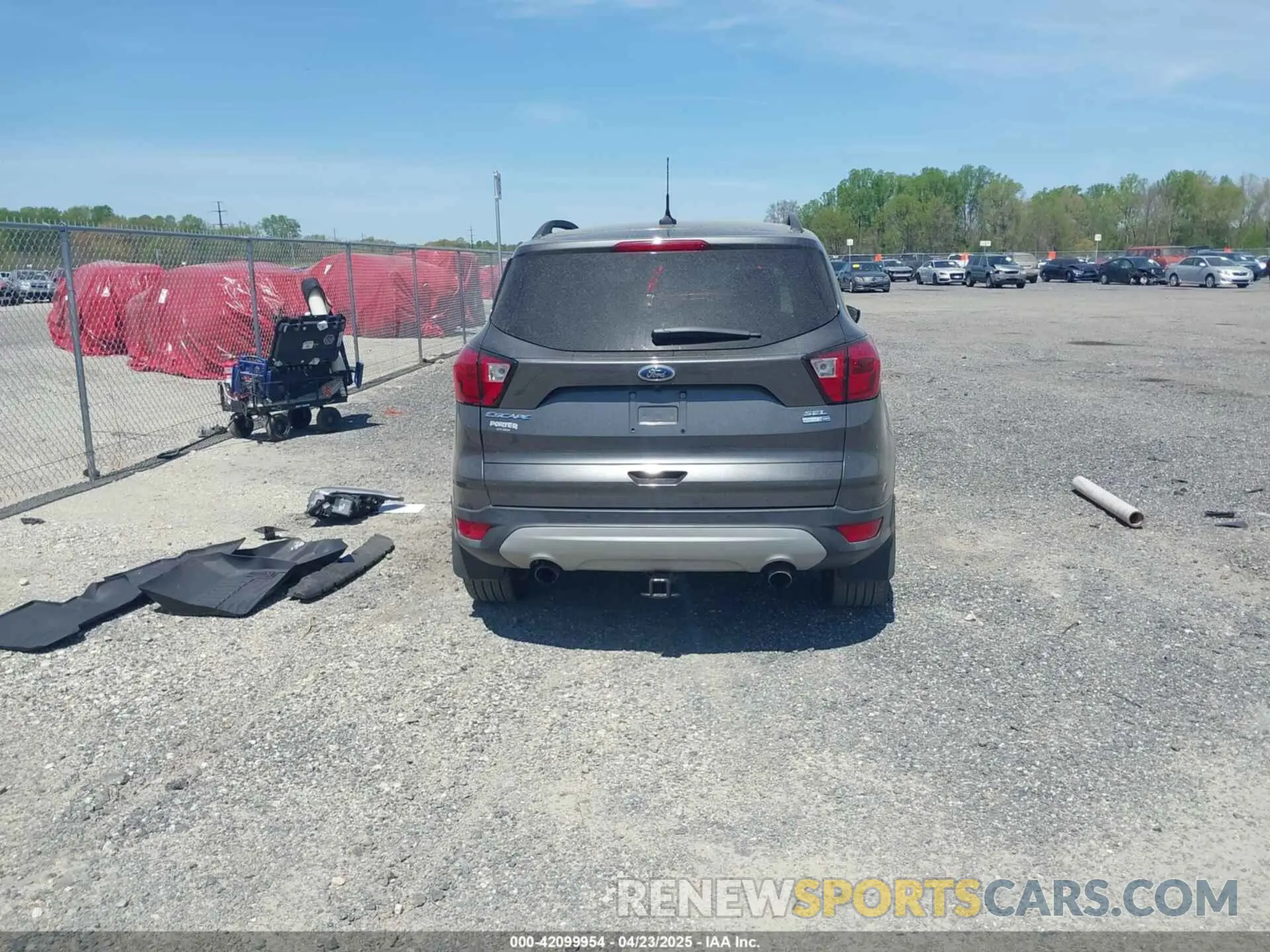 16 Photograph of a damaged car 1FMCU9HD1KUB92811 FORD ESCAPE 2019