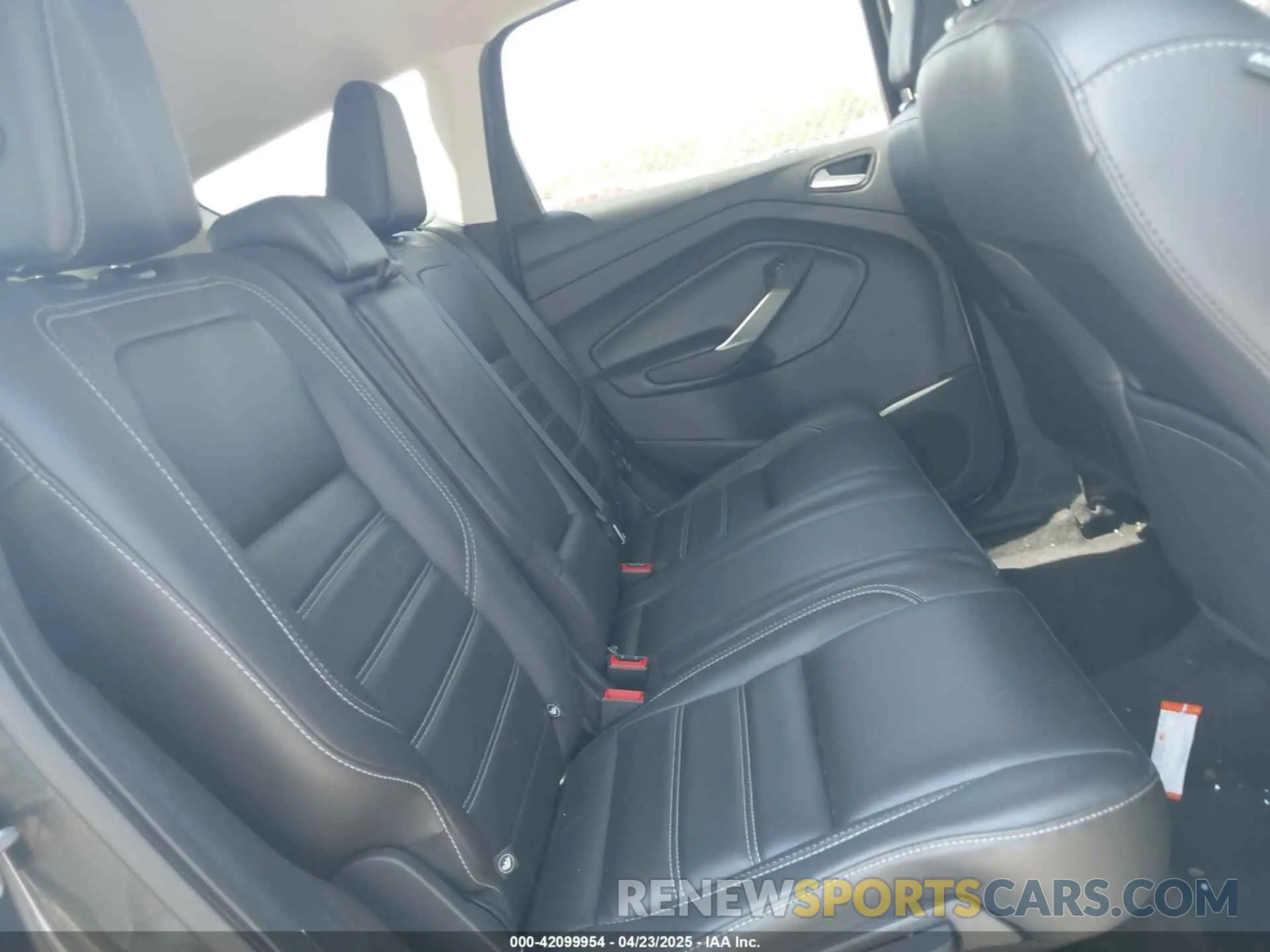 8 Photograph of a damaged car 1FMCU9HD1KUB92811 FORD ESCAPE 2019