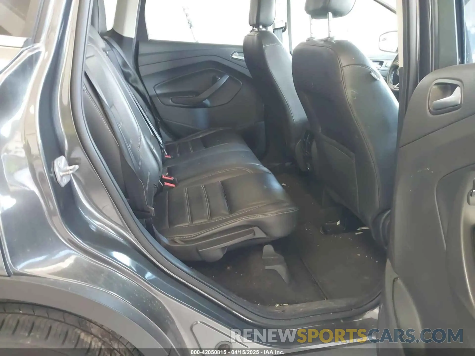8 Photograph of a damaged car 1FMCU9HD1KUC04360 FORD ESCAPE 2019