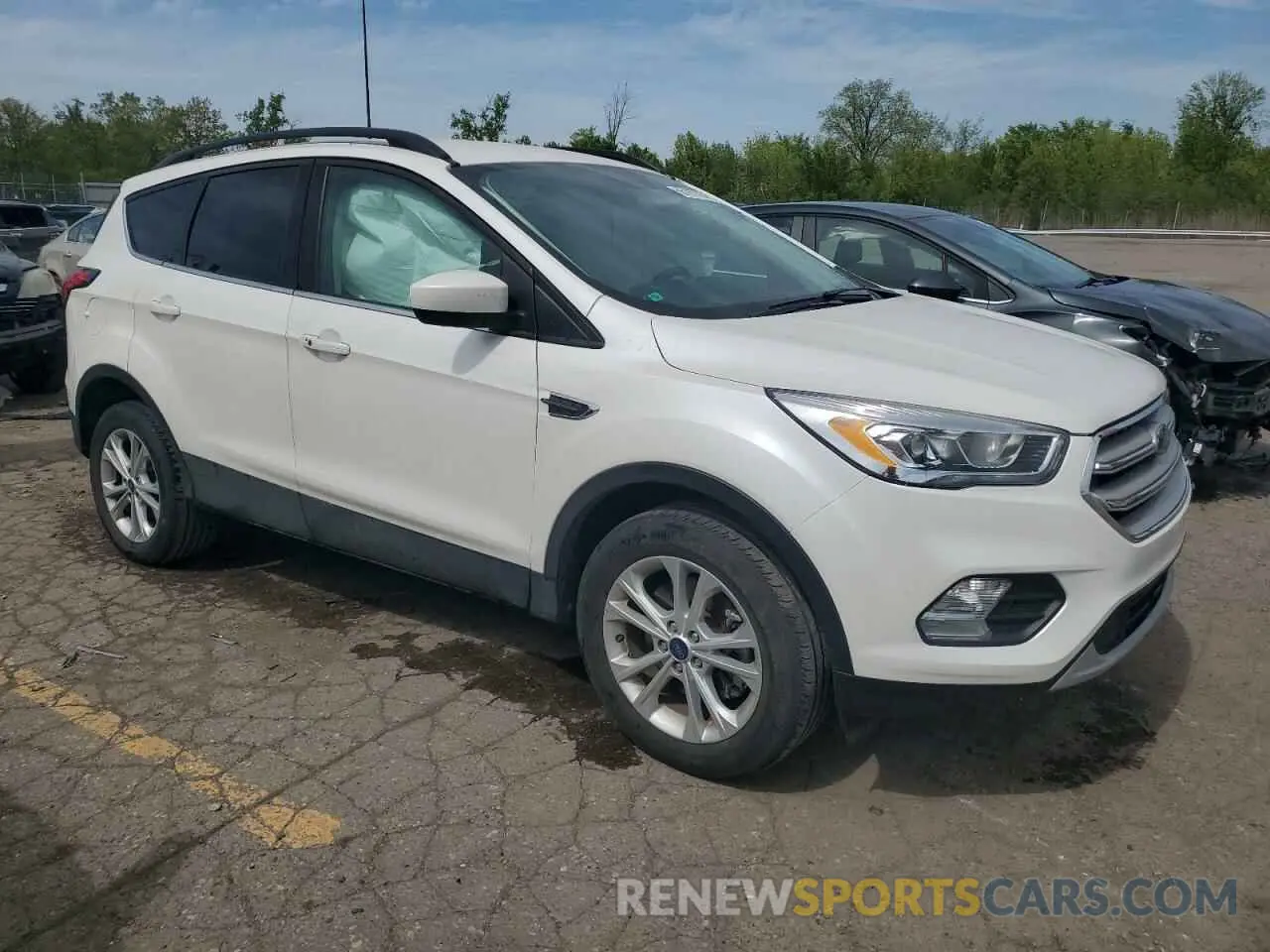 4 Photograph of a damaged car 1FMCU9HD1KUC24513 FORD ESCAPE 2019