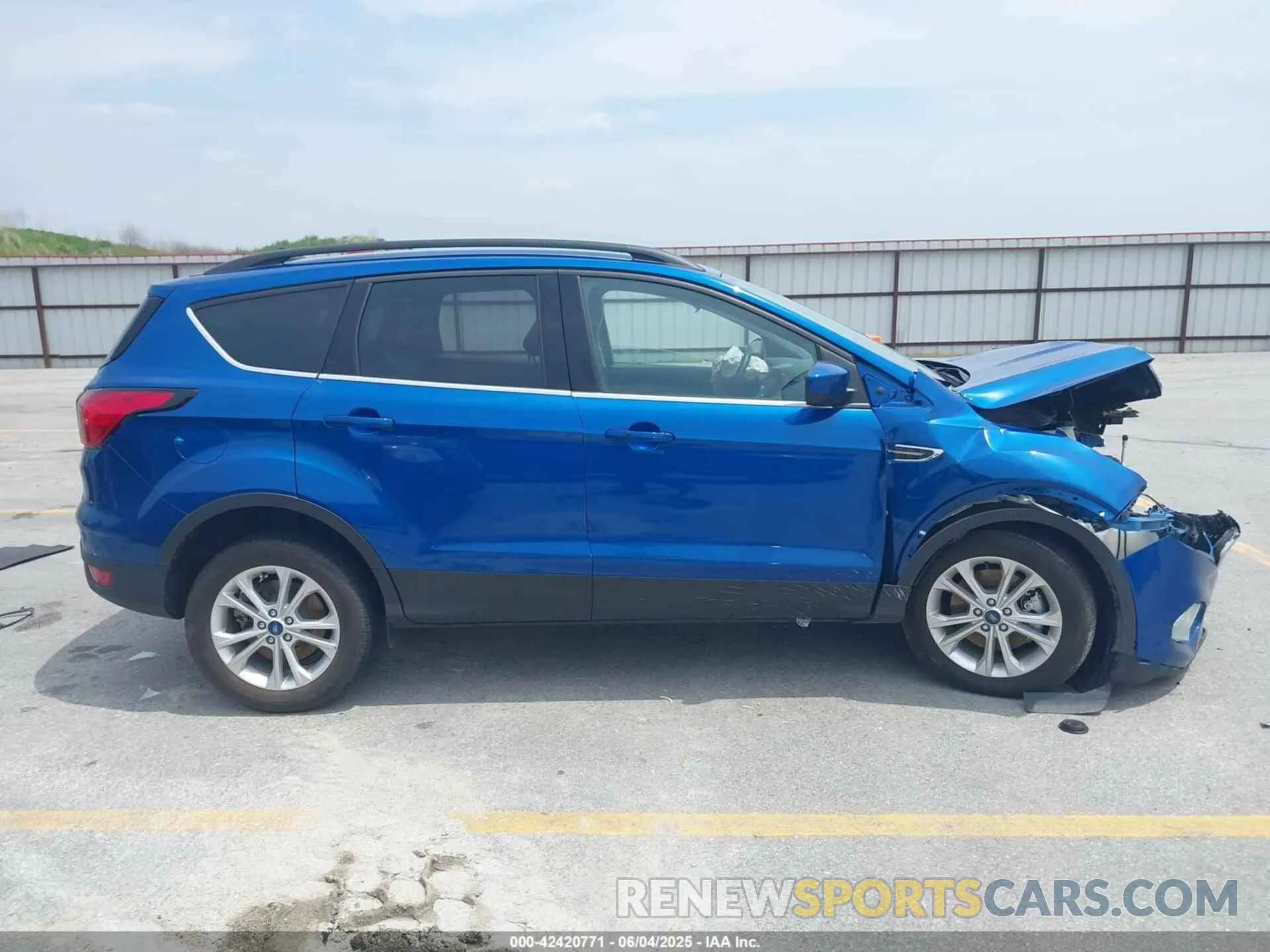13 Photograph of a damaged car 1FMCU9HD2KUA41511 FORD ESCAPE 2019