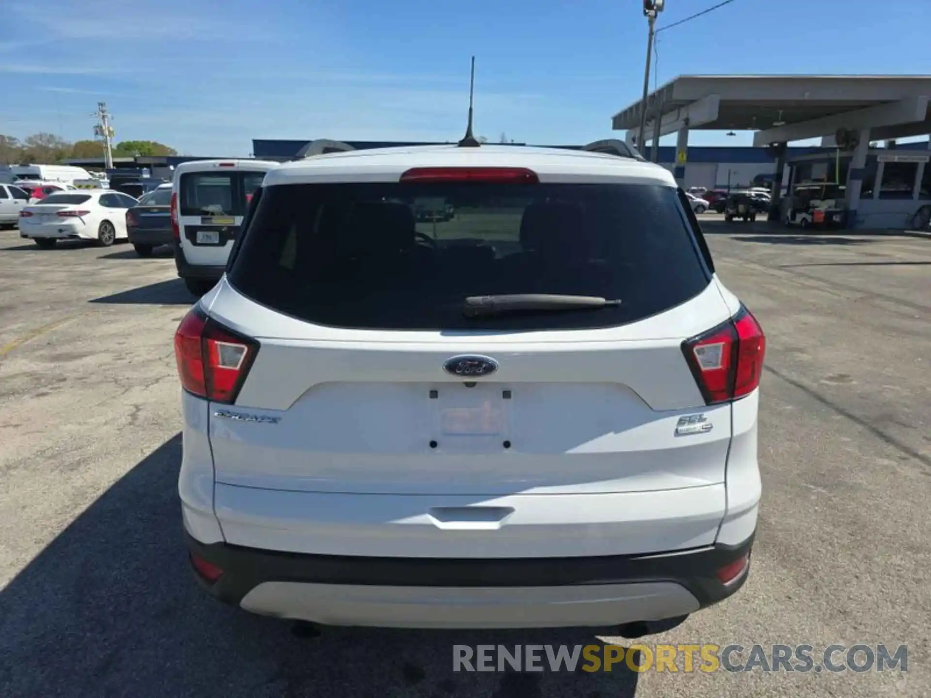 8 Photograph of a damaged car 1FMCU9HD2KUA65565 FORD ESCAPE 2019