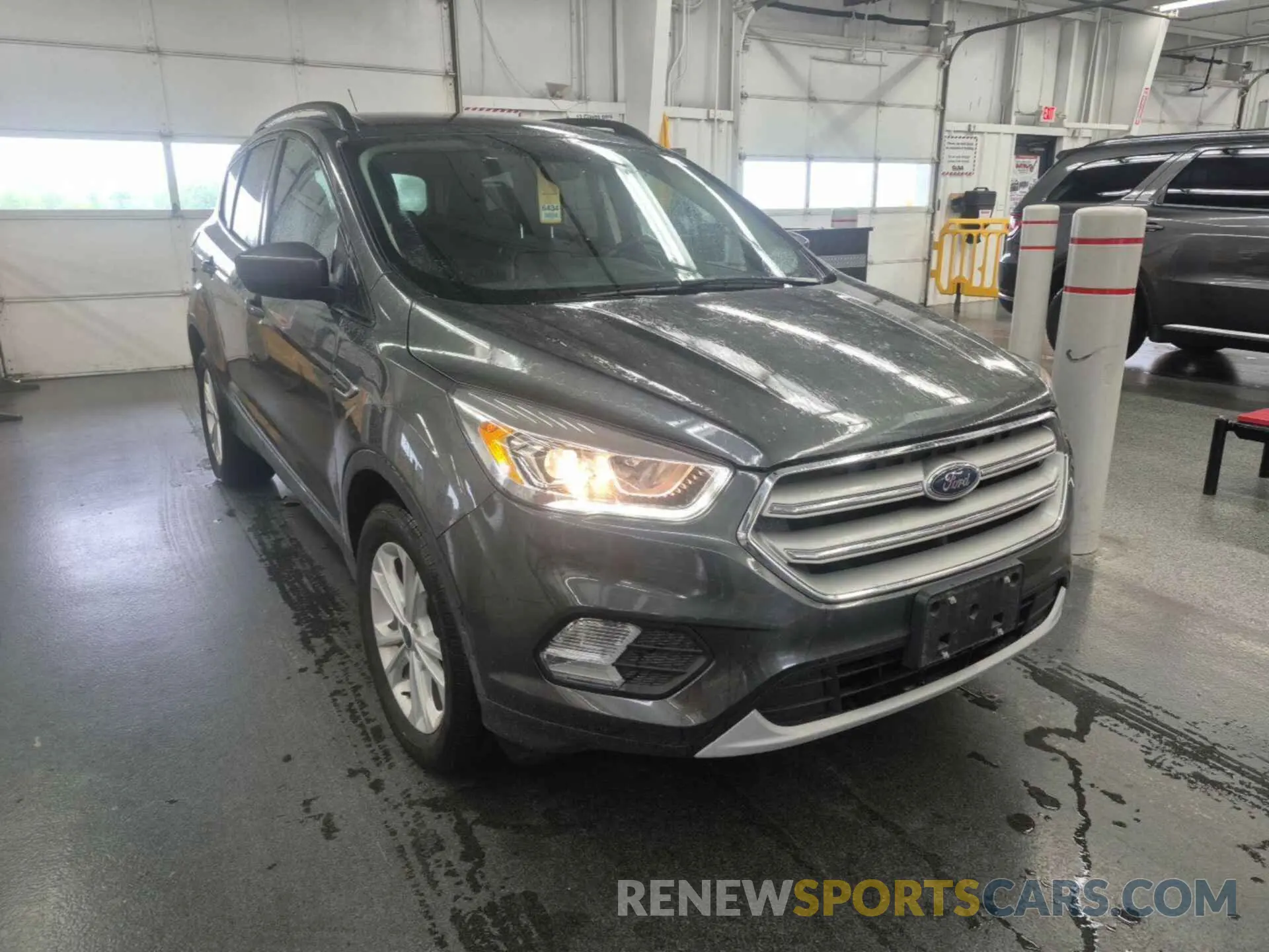 29 Photograph of a damaged car 1FMCU9HD2KUA65596 FORD ESCAPE 2019