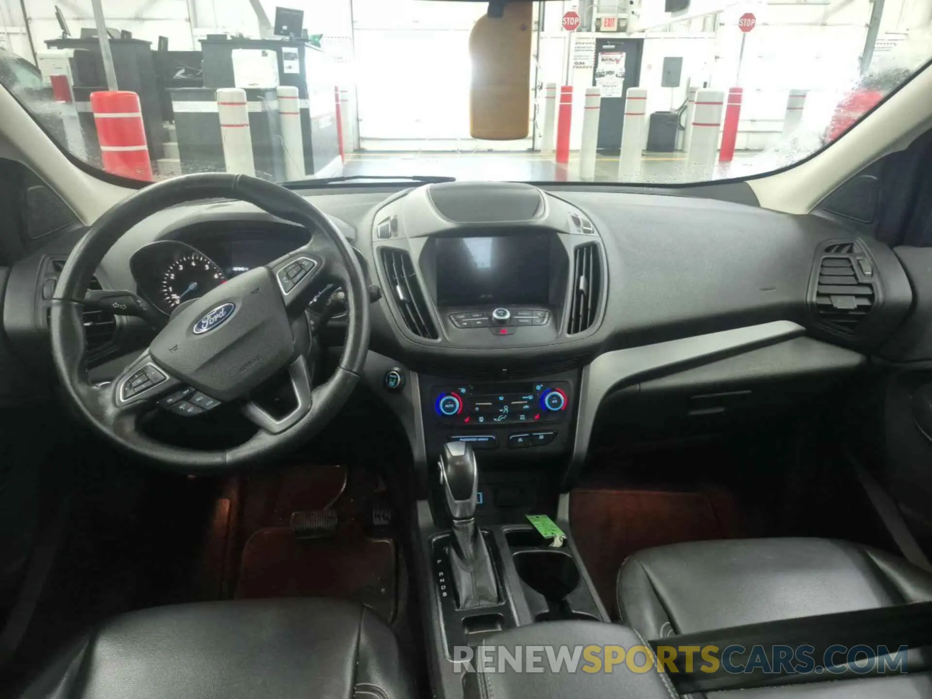 31 Photograph of a damaged car 1FMCU9HD2KUA65596 FORD ESCAPE 2019