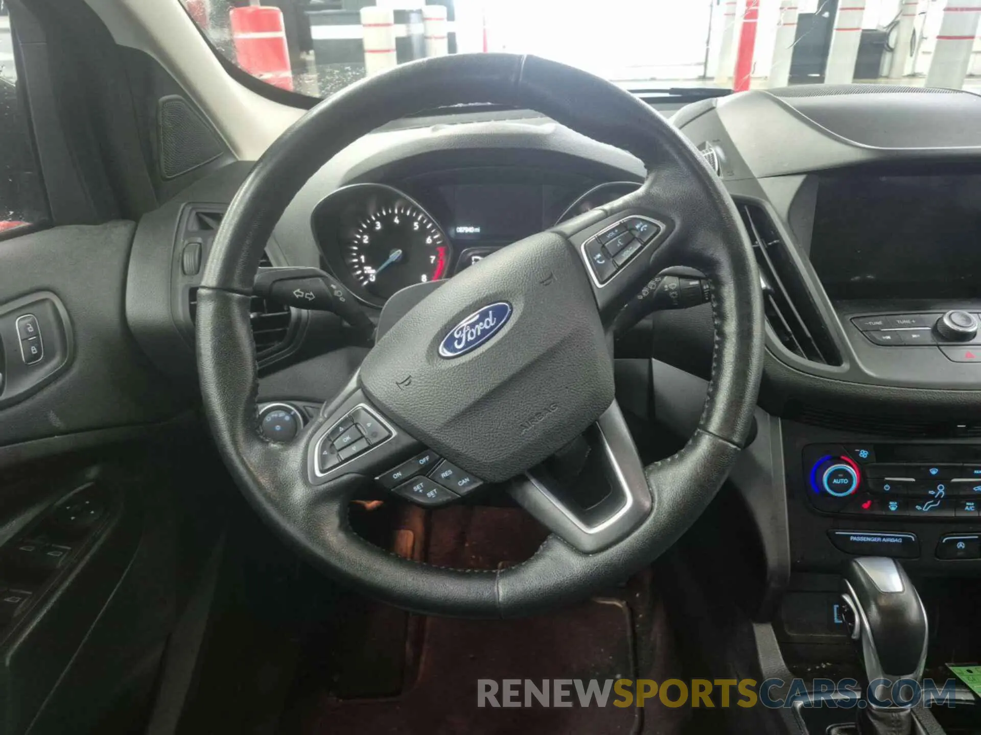 32 Photograph of a damaged car 1FMCU9HD2KUA65596 FORD ESCAPE 2019