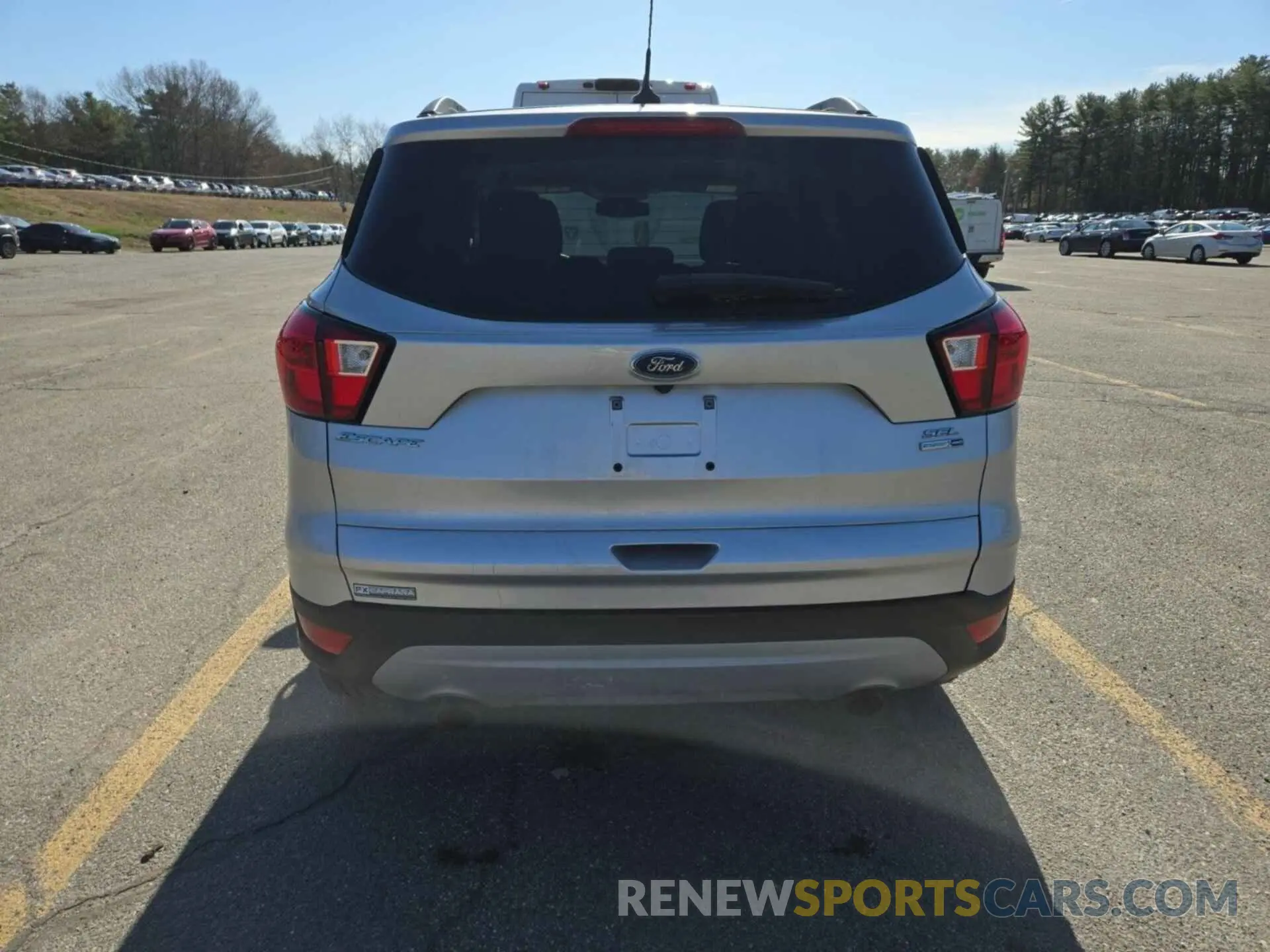 28 Photograph of a damaged car 1FMCU9HD2KUA72581 FORD ESCAPE 2019
