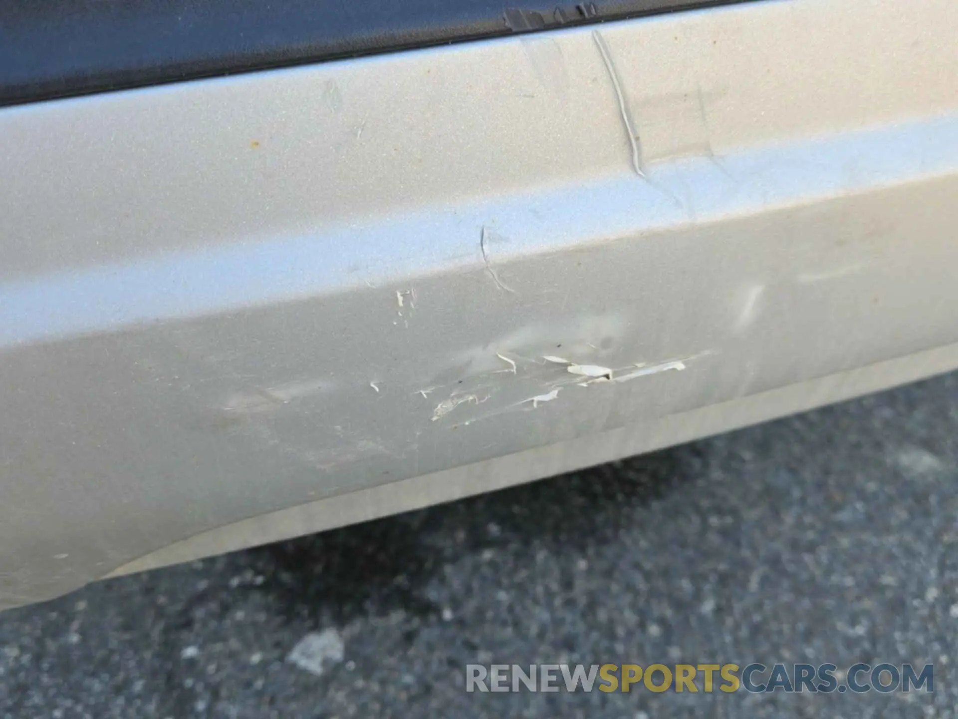 33 Photograph of a damaged car 1FMCU9HD2KUA72581 FORD ESCAPE 2019