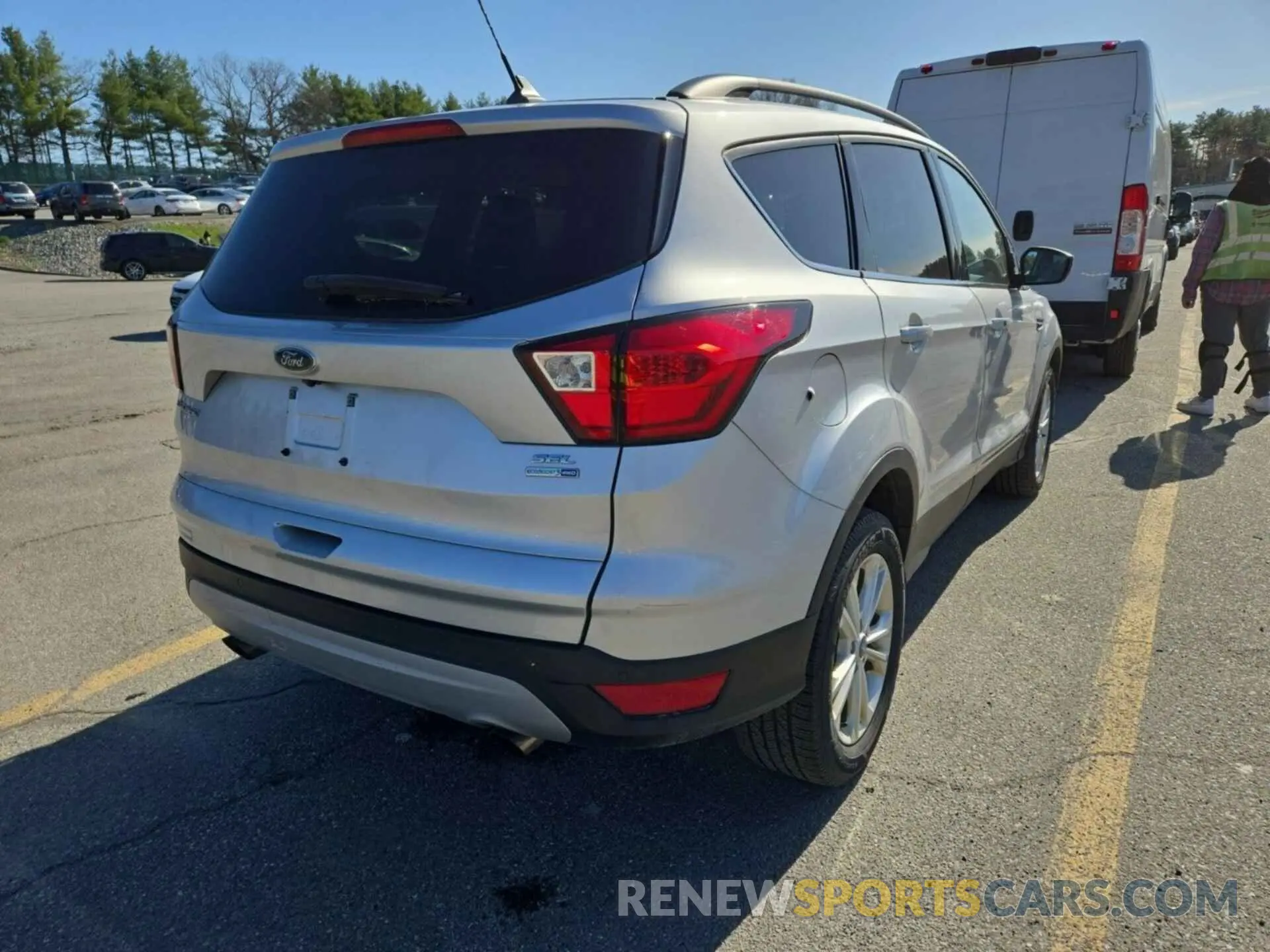 4 Photograph of a damaged car 1FMCU9HD2KUA72581 FORD ESCAPE 2019