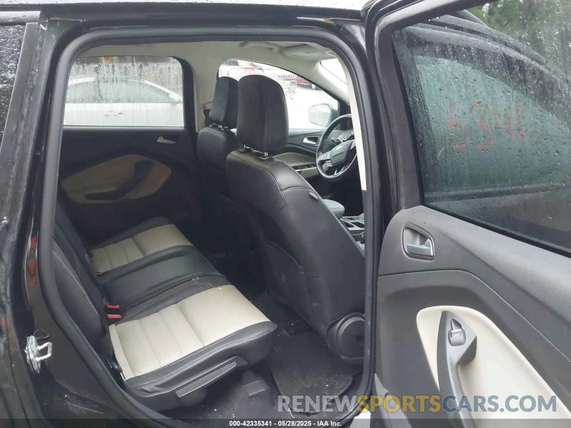 8 Photograph of a damaged car 1FMCU9HD2KUA94855 FORD ESCAPE 2019