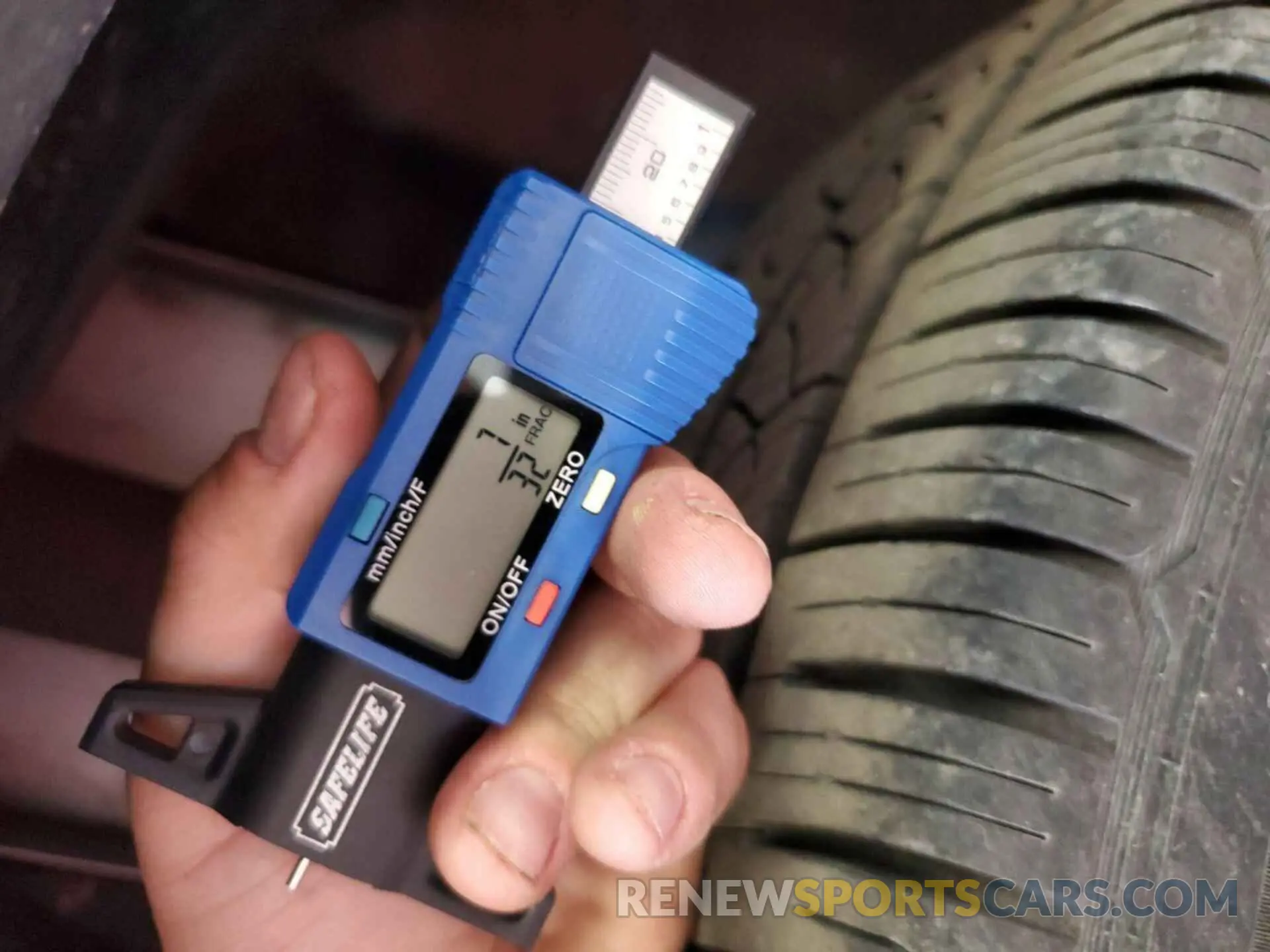 21 Photograph of a damaged car 1FMCU9HD2KUB11752 FORD ESCAPE 2019