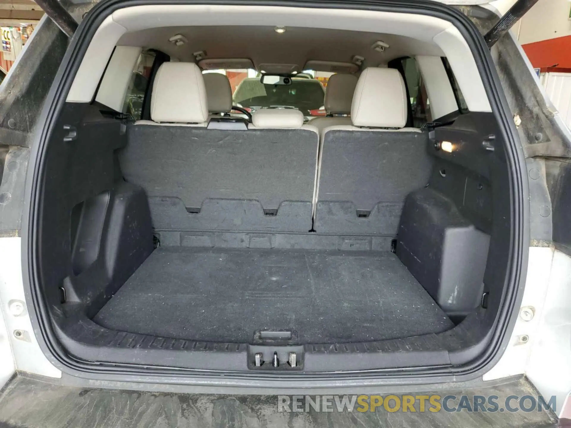 8 Photograph of a damaged car 1FMCU9HD2KUB11752 FORD ESCAPE 2019