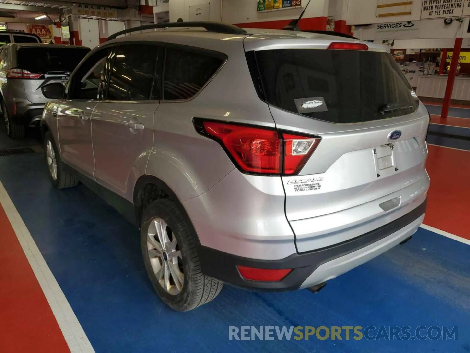 9 Photograph of a damaged car 1FMCU9HD2KUB11752 FORD ESCAPE 2019