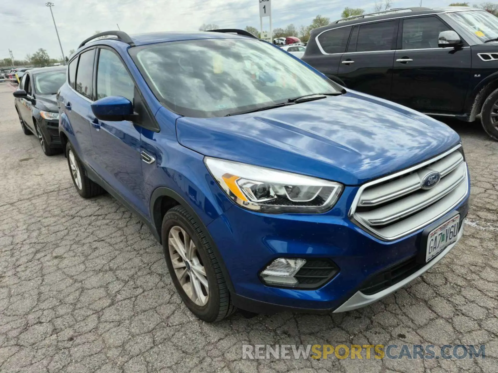 33 Photograph of a damaged car 1FMCU9HD2KUB11881 FORD ESCAPE 2019